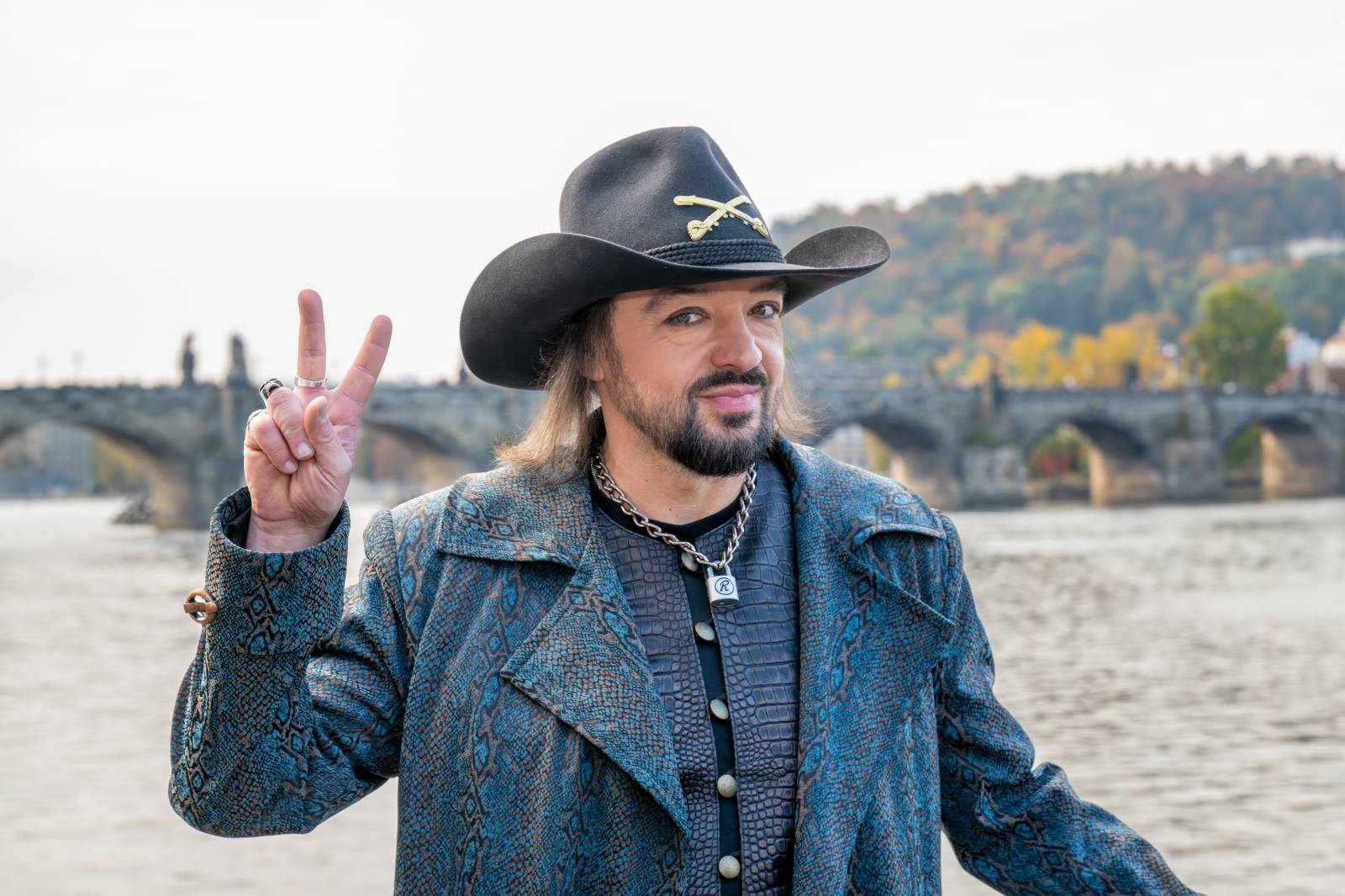 Lucie je zase ve čtyřech. Na lodi v Praze přivítala na palubě Viktora Dyka