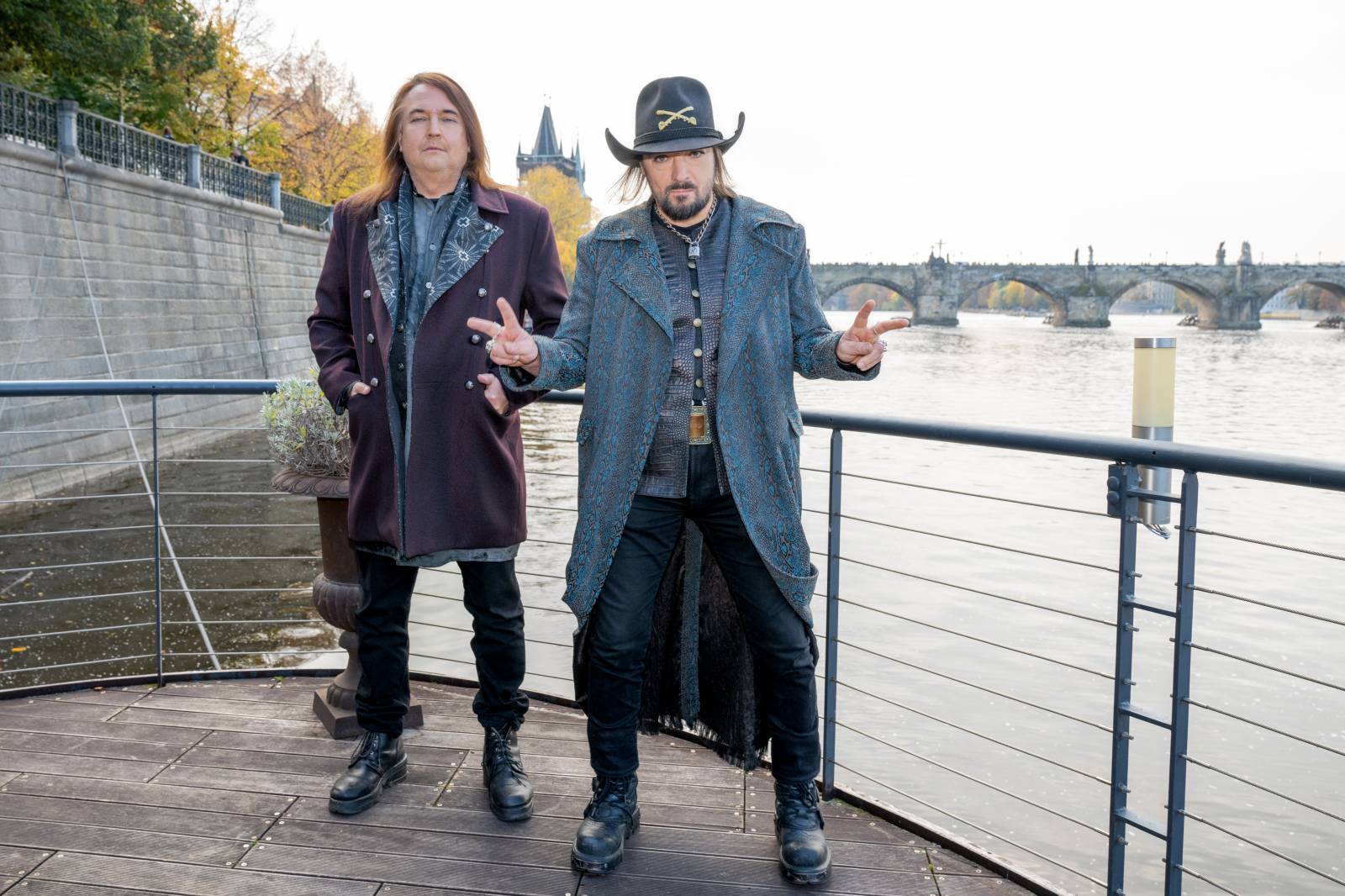 Lucie je zase ve čtyřech. Na lodi v Praze přivítala na palubě Viktora Dyka