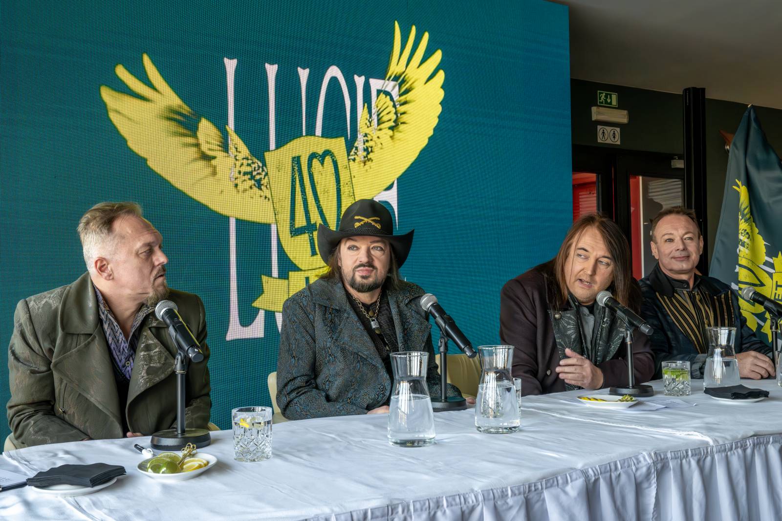 Lucie je zase ve čtyřech. Na lodi v Praze přivítala na palubě Viktora Dyka