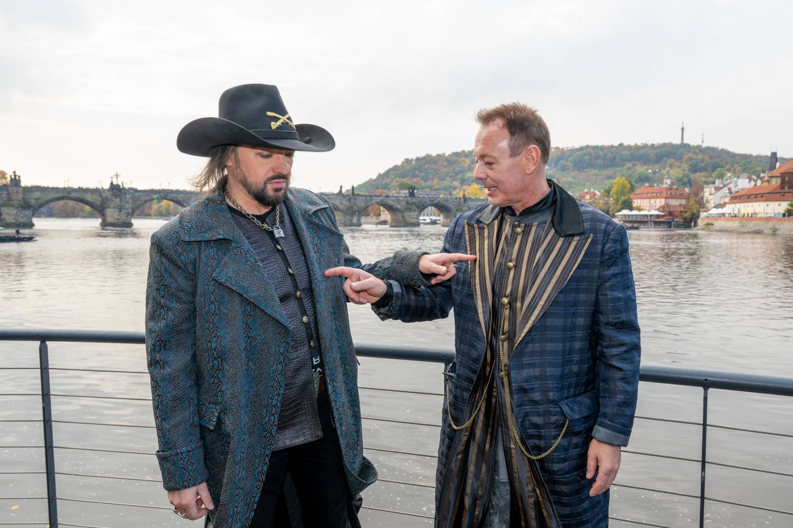 Lucie je zase ve čtyřech. Na lodi v Praze přivítala na palubě Viktora Dyka