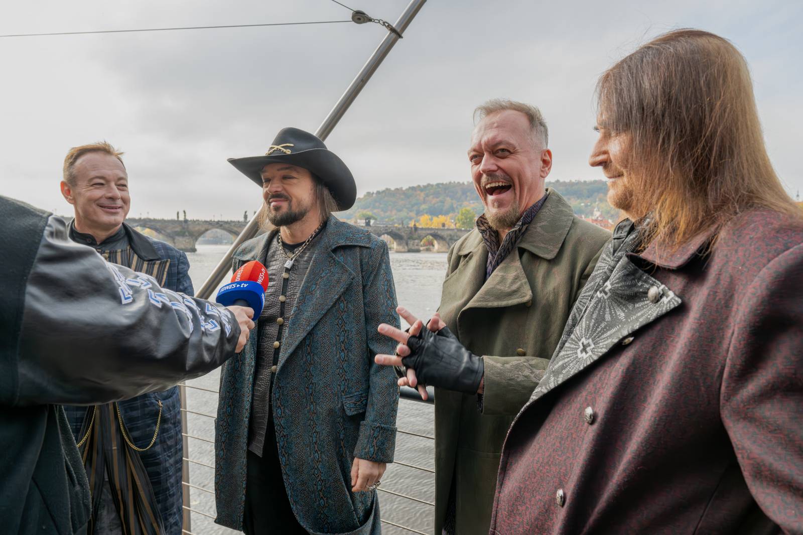 Lucie je zase ve čtyřech. Na lodi v Praze přivítala na palubě Viktora Dyka