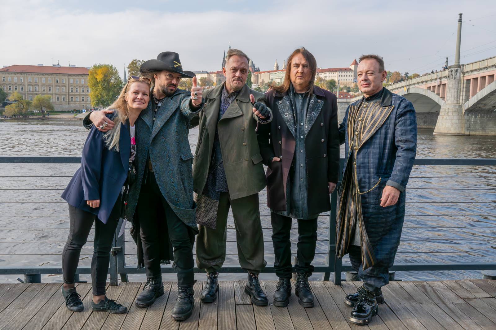 Lucie je zase ve čtyřech. Na lodi v Praze přivítala na palubě Viktora Dyka