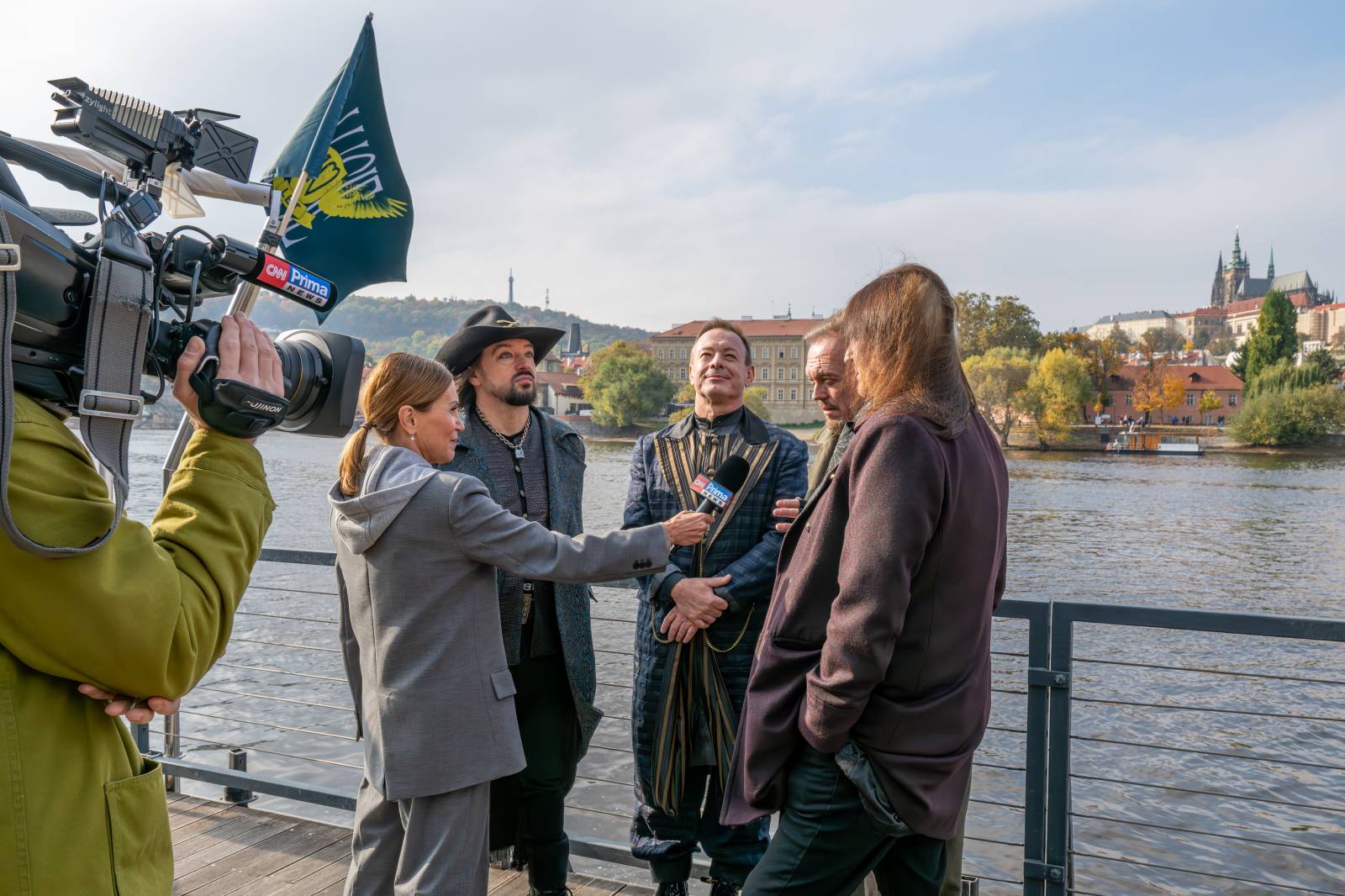 Lucie je zase ve čtyřech. Na lodi v Praze přivítala na palubě Viktora Dyka