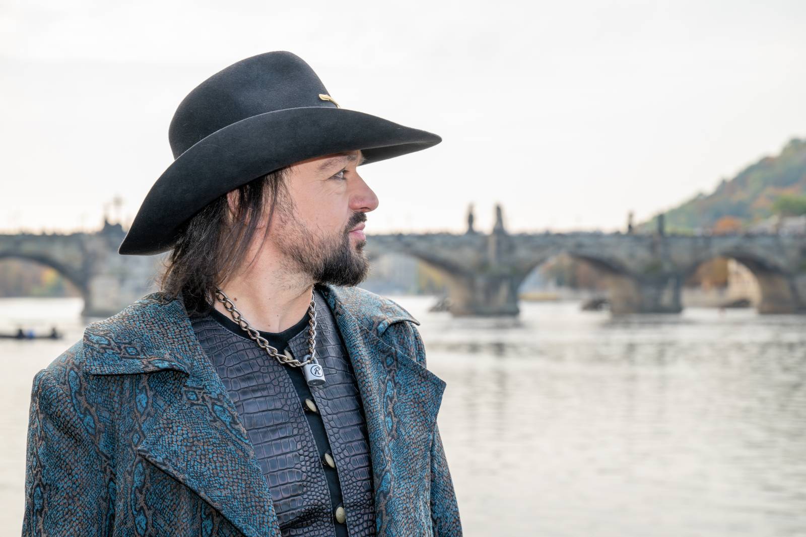 Lucie je zase ve čtyřech. Na lodi v Praze přivítala na palubě Viktora Dyka