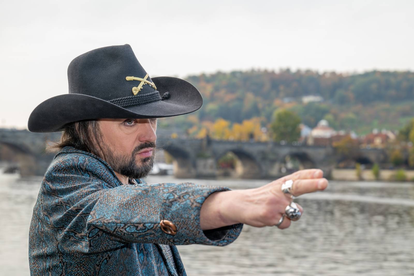 Lucie je zase ve čtyřech. Na lodi v Praze přivítala na palubě Viktora Dyka