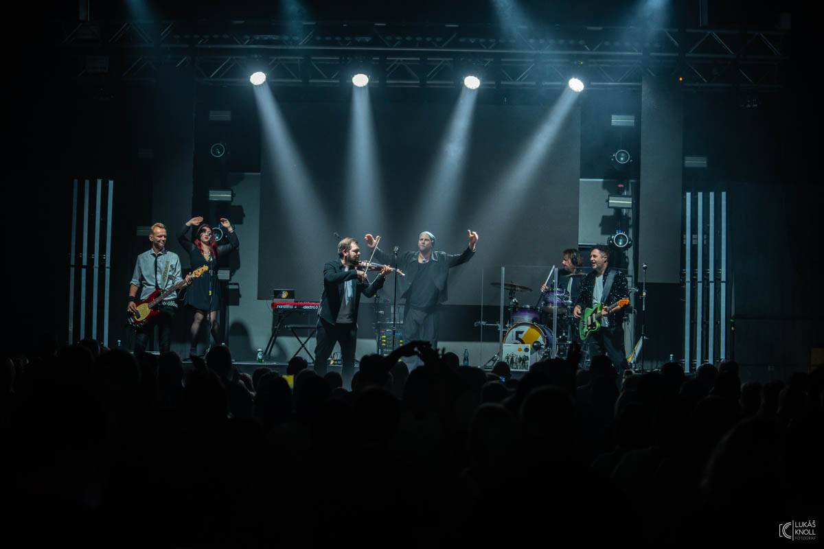 O5 a Radeček zahájili v Hradci Králové turné HoraLove, předskakoval jim Thom Artway