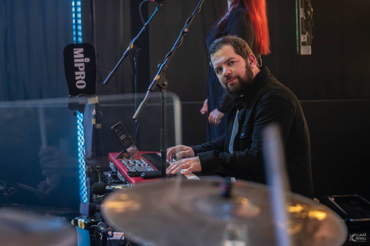 O5 a Radeček zahájili v Hradci Králové turné HoraLove, předskakoval jim Thom Artway