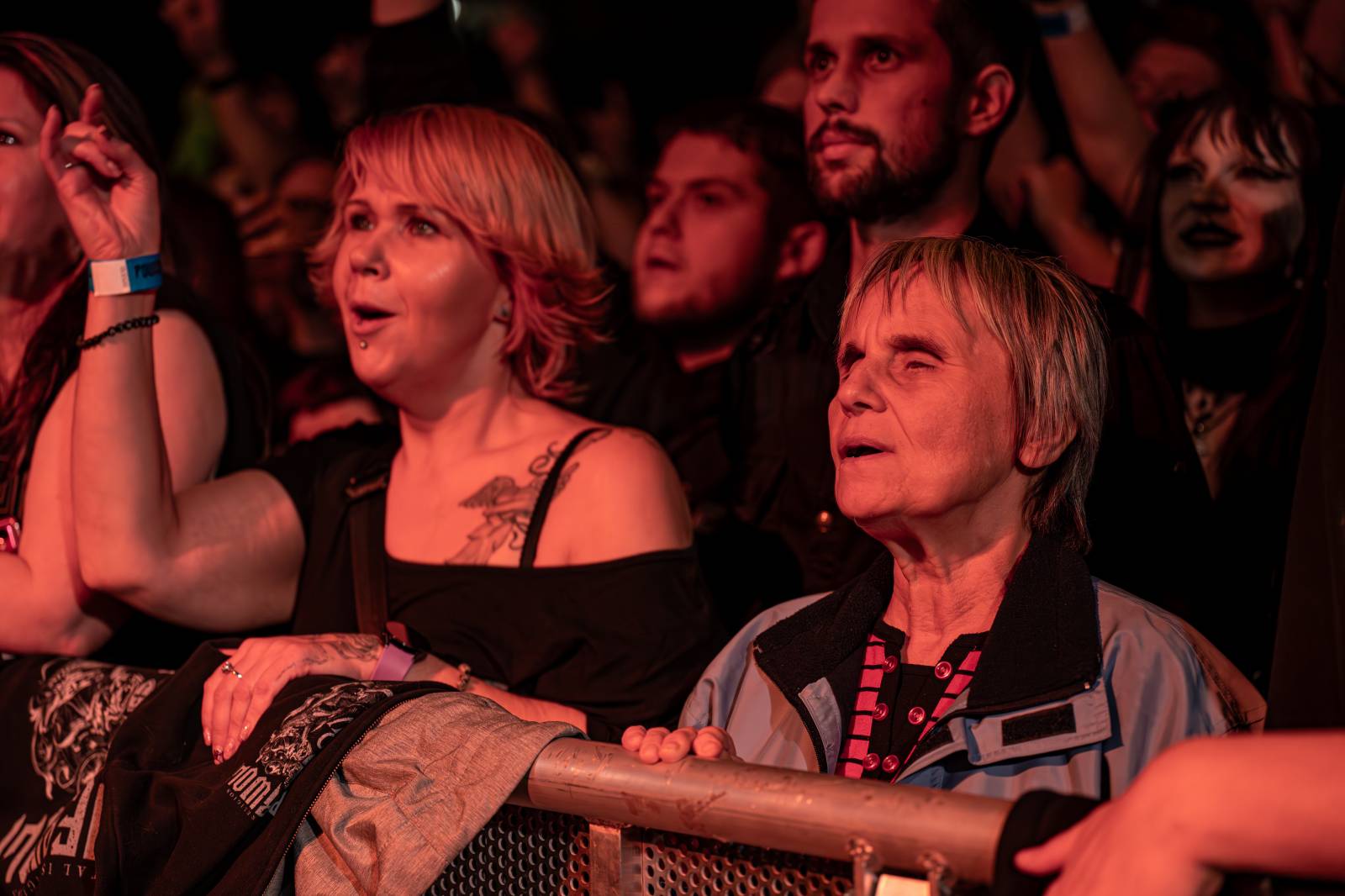 Metalová smršť v Holešovicích. Do Prahy zavítali Powerwolf, Hammerfall a Wind Rose