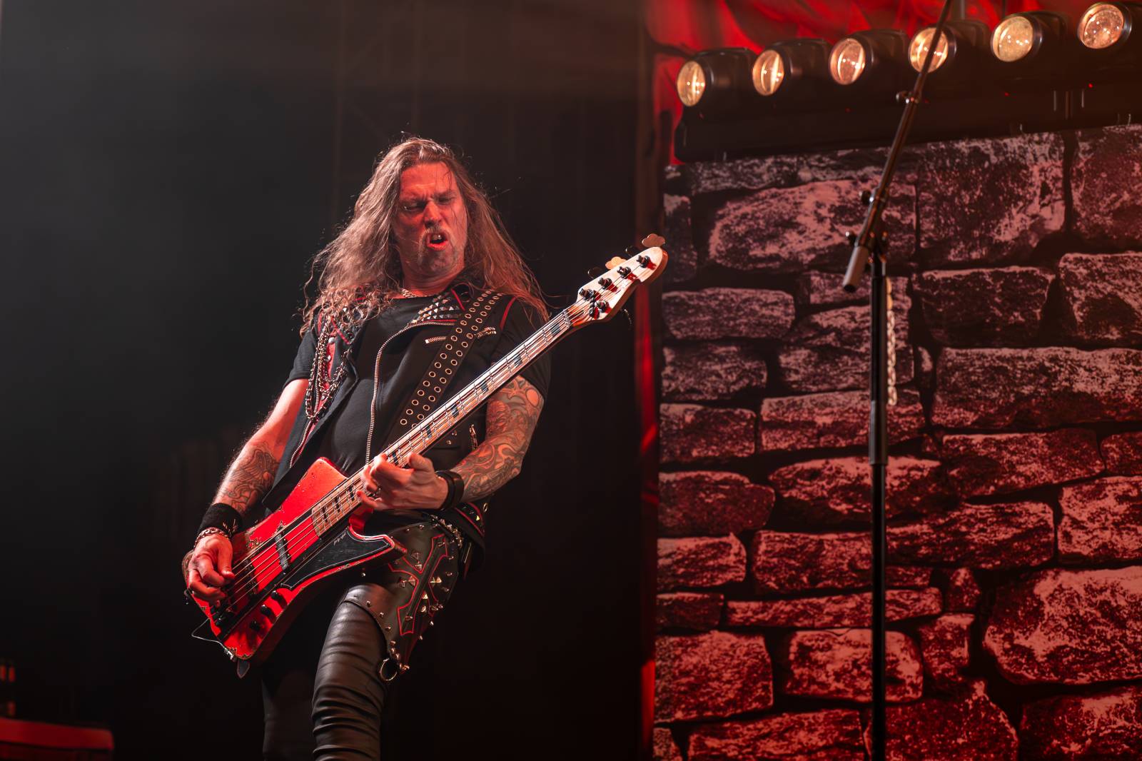 Metalová smršť v Holešovicích. Do Prahy zavítali Powerwolf, Hammerfall a Wind Rose