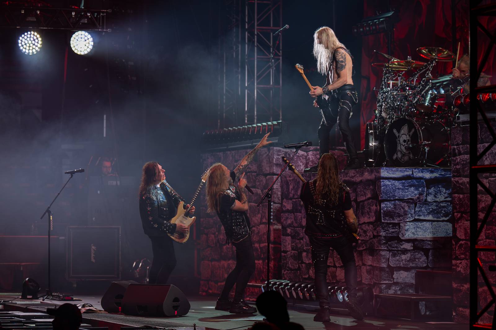 Metalová smršť v Holešovicích. Do Prahy zavítali Powerwolf, Hammerfall a Wind Rose