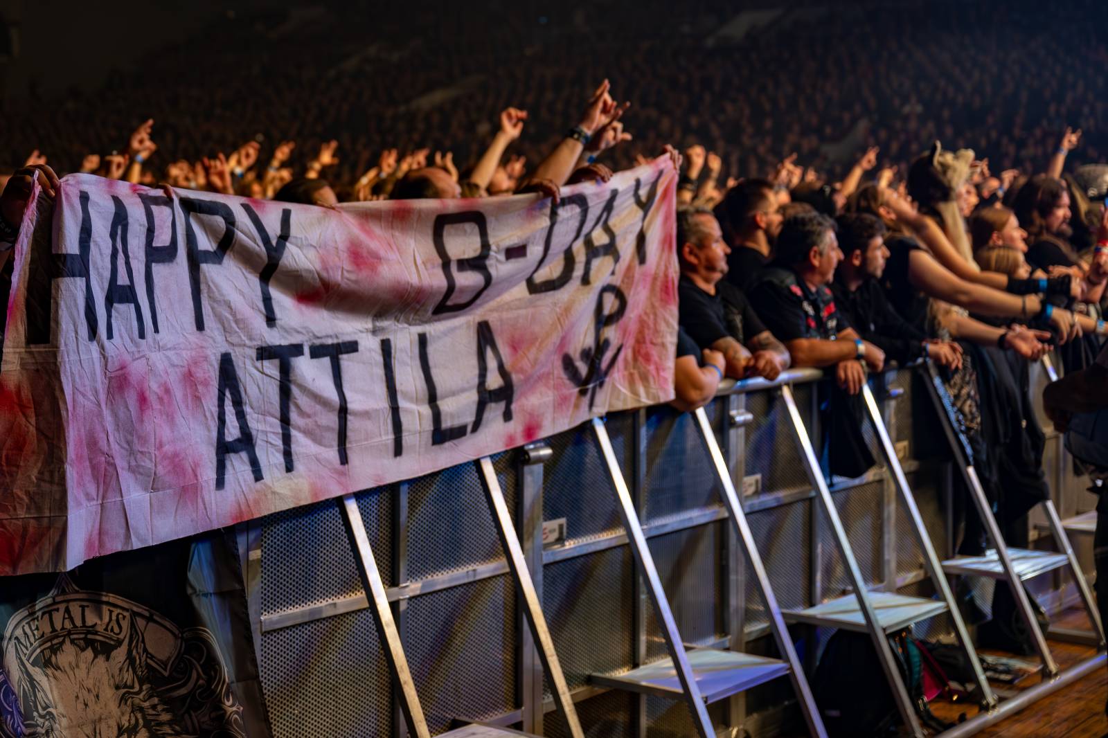 Metalová smršť v Holešovicích. Do Prahy zavítali Powerwolf, Hammerfall a Wind Rose