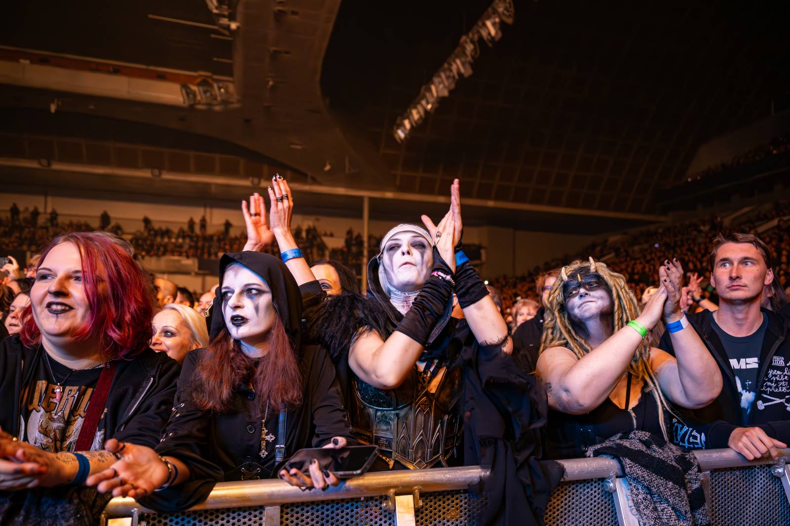 Metalová smršť v Holešovicích. Do Prahy zavítali Powerwolf, Hammerfall a Wind Rose