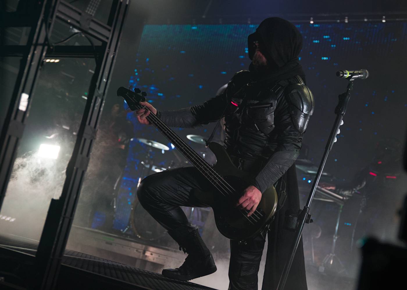 Futuristické kostýmy i strhující vizuální show. Starset se po roce vrátili do Prahy