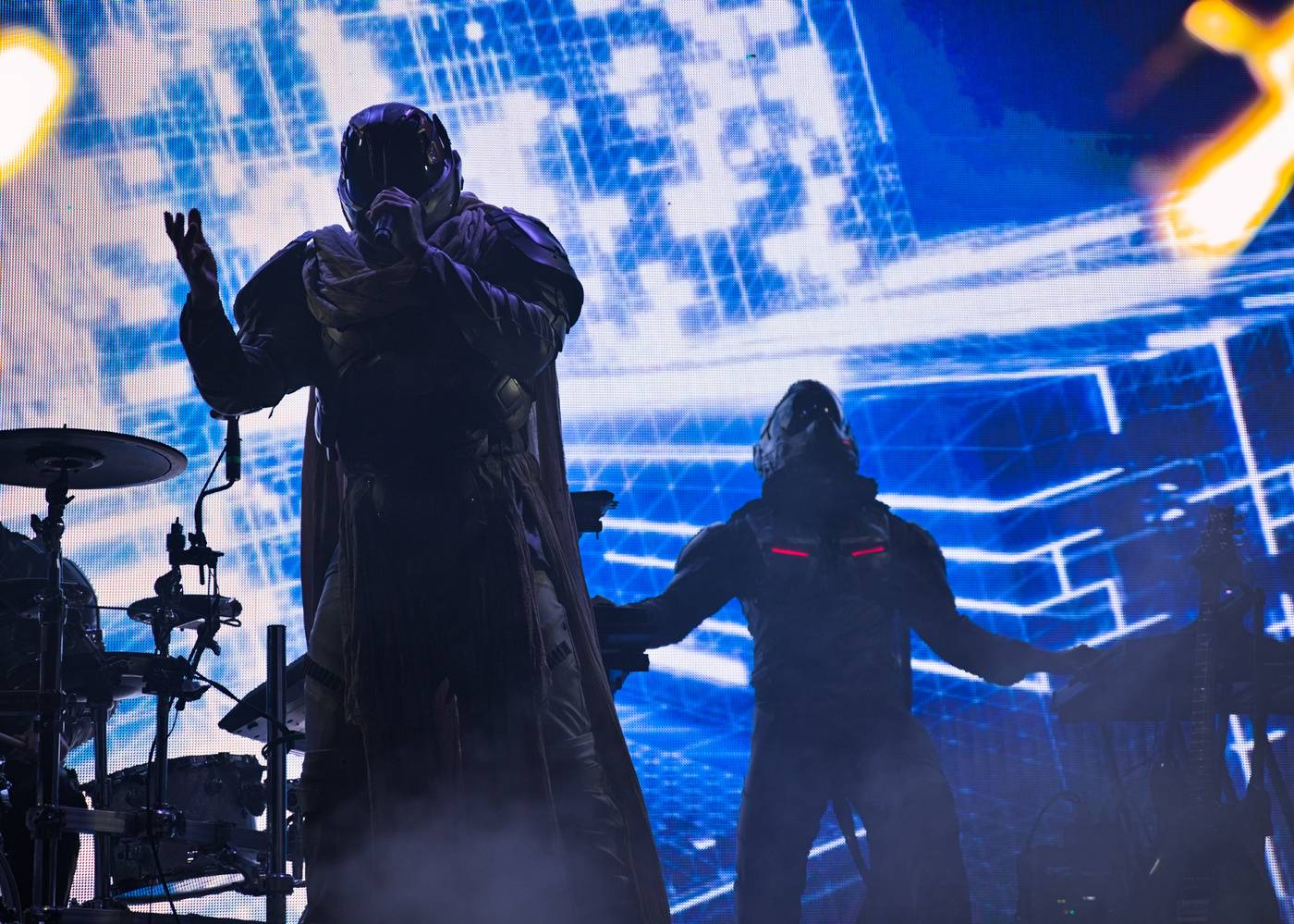 Futuristické kostýmy i strhující vizuální show. Starset se po roce vrátili do Prahy