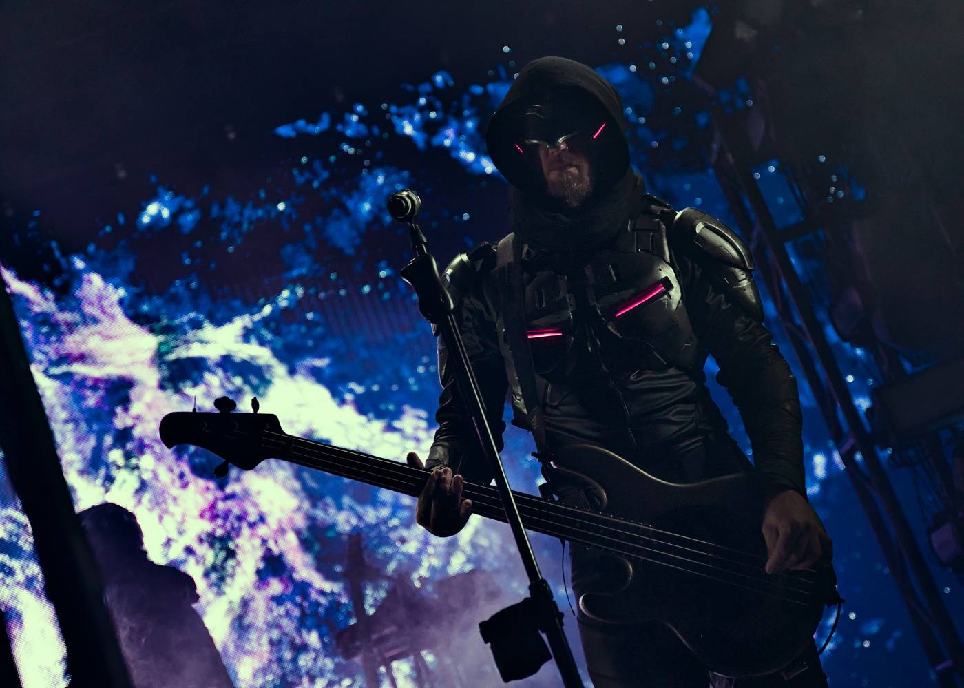 Futuristické kostýmy i strhující vizuální show. Starset se po roce vrátili do Prahy