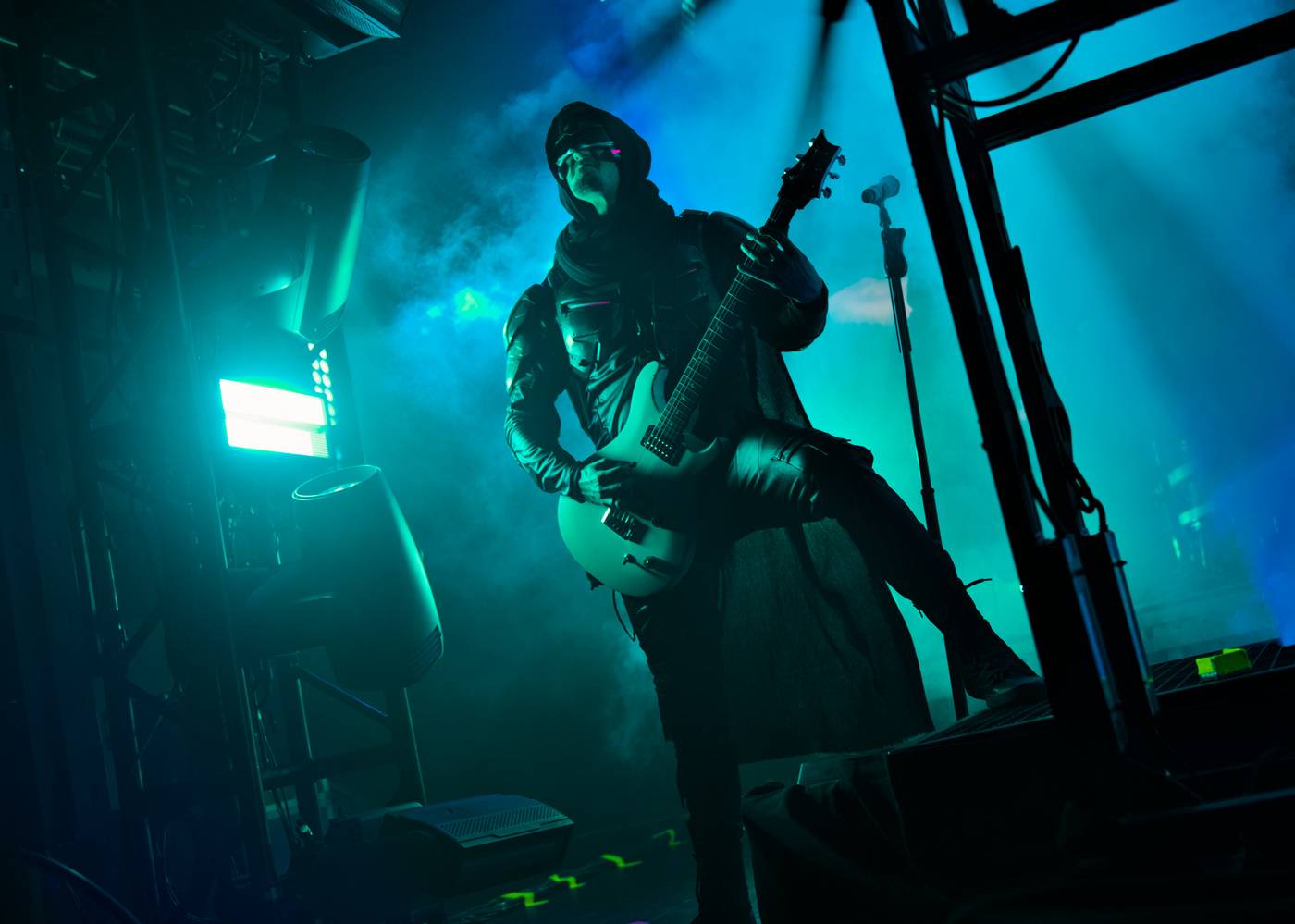 Futuristické kostýmy i strhující vizuální show. Starset se po roce vrátili do Prahy