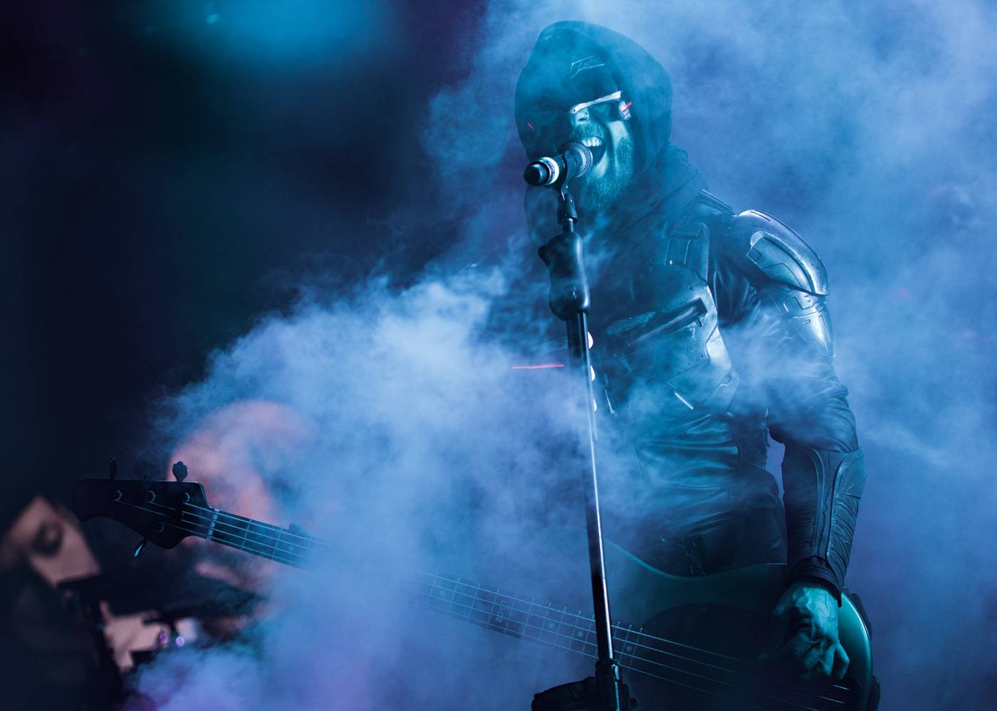 Futuristické kostýmy i strhující vizuální show. Starset se po roce vrátili do Prahy