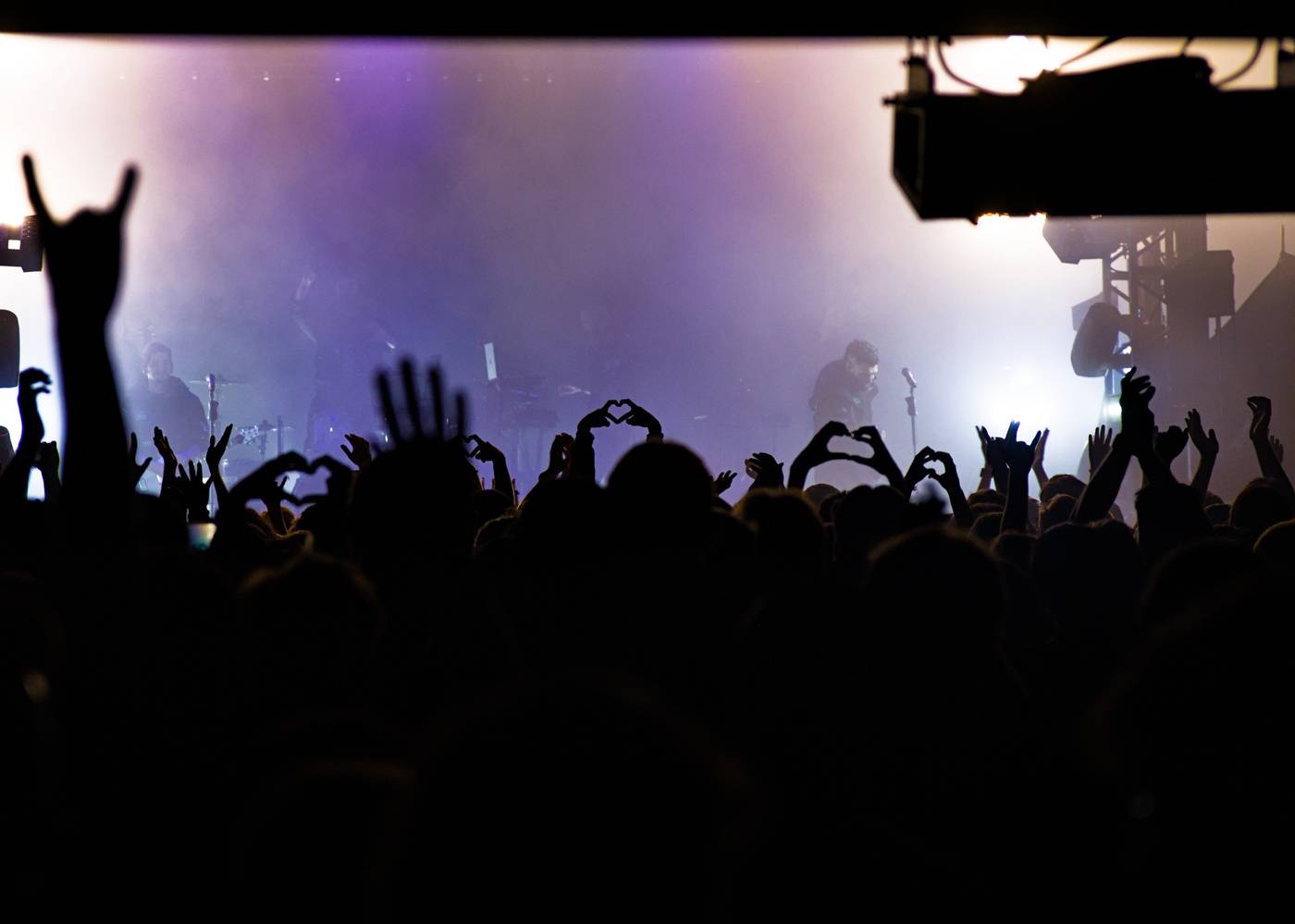 Futuristické kostýmy i strhující vizuální show. Starset se po roce vrátili do Prahy