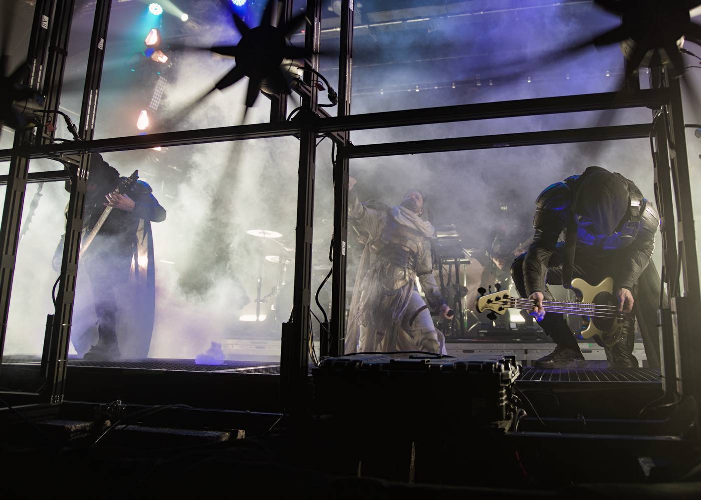 Futuristické kostýmy i strhující vizuální show. Starset se po roce vrátili do Prahy