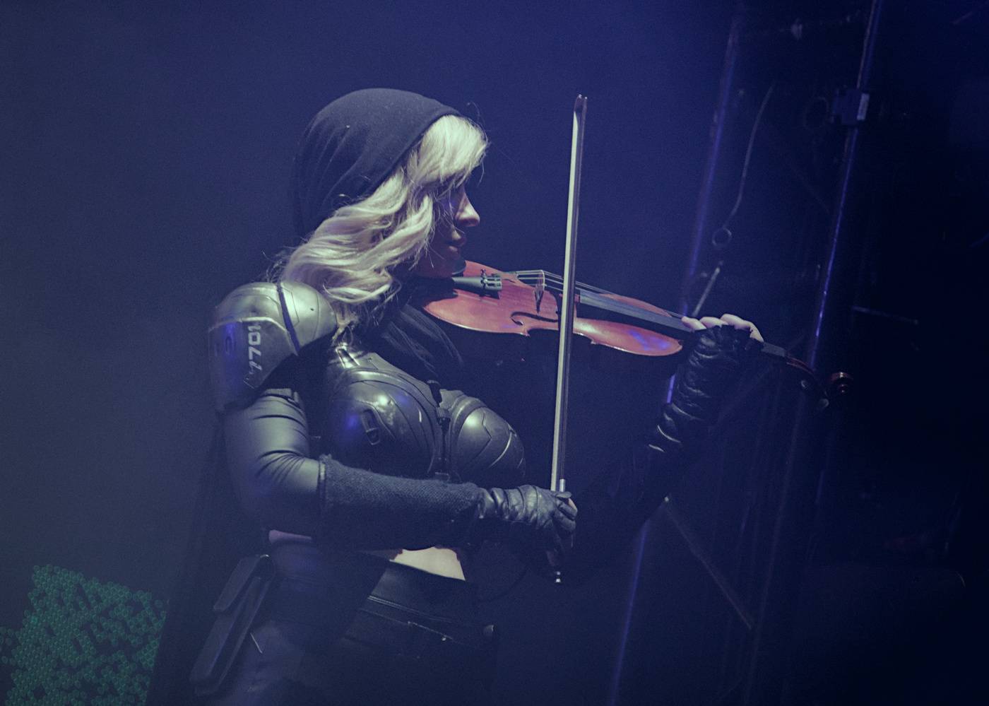 Futuristické kostýmy i strhující vizuální show. Starset se po roce vrátili do Prahy