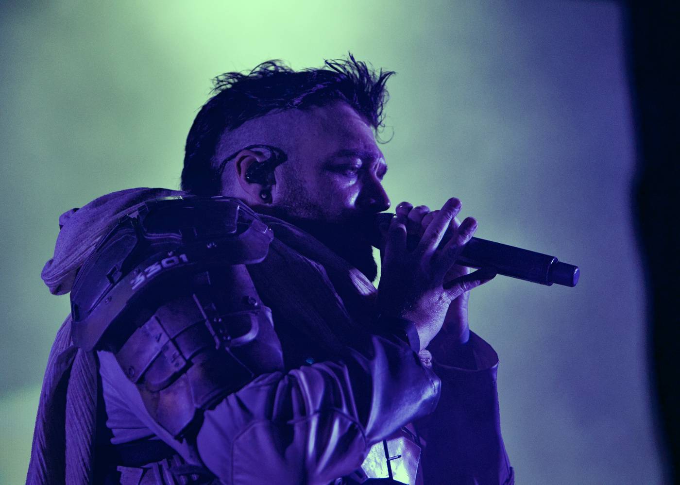 Futuristické kostýmy i strhující vizuální show. Starset se po roce vrátili do Prahy