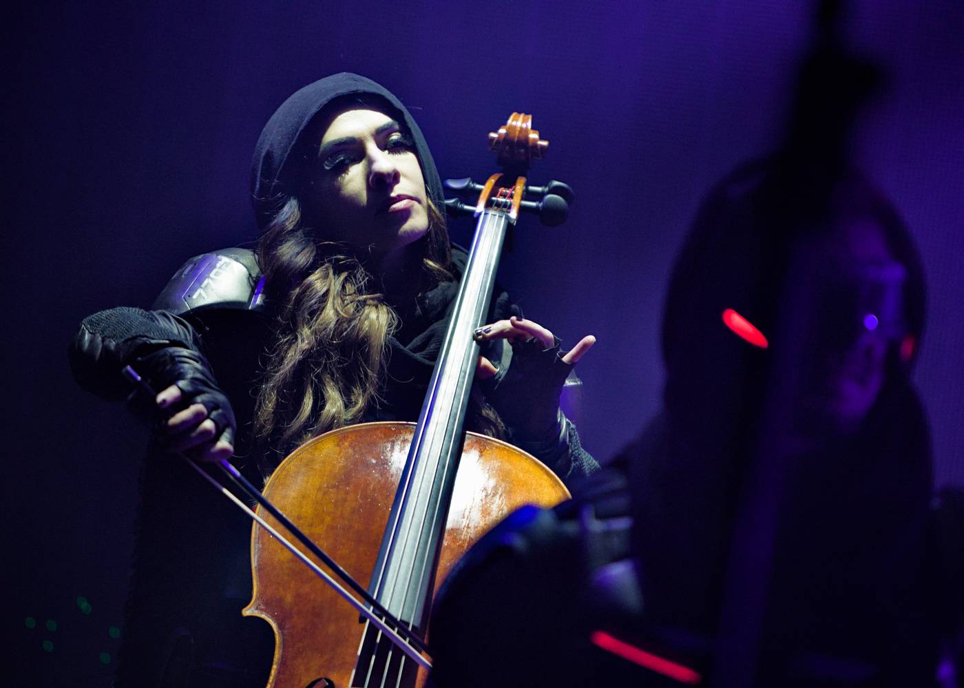 Futuristické kostýmy i strhující vizuální show. Starset se po roce vrátili do Prahy