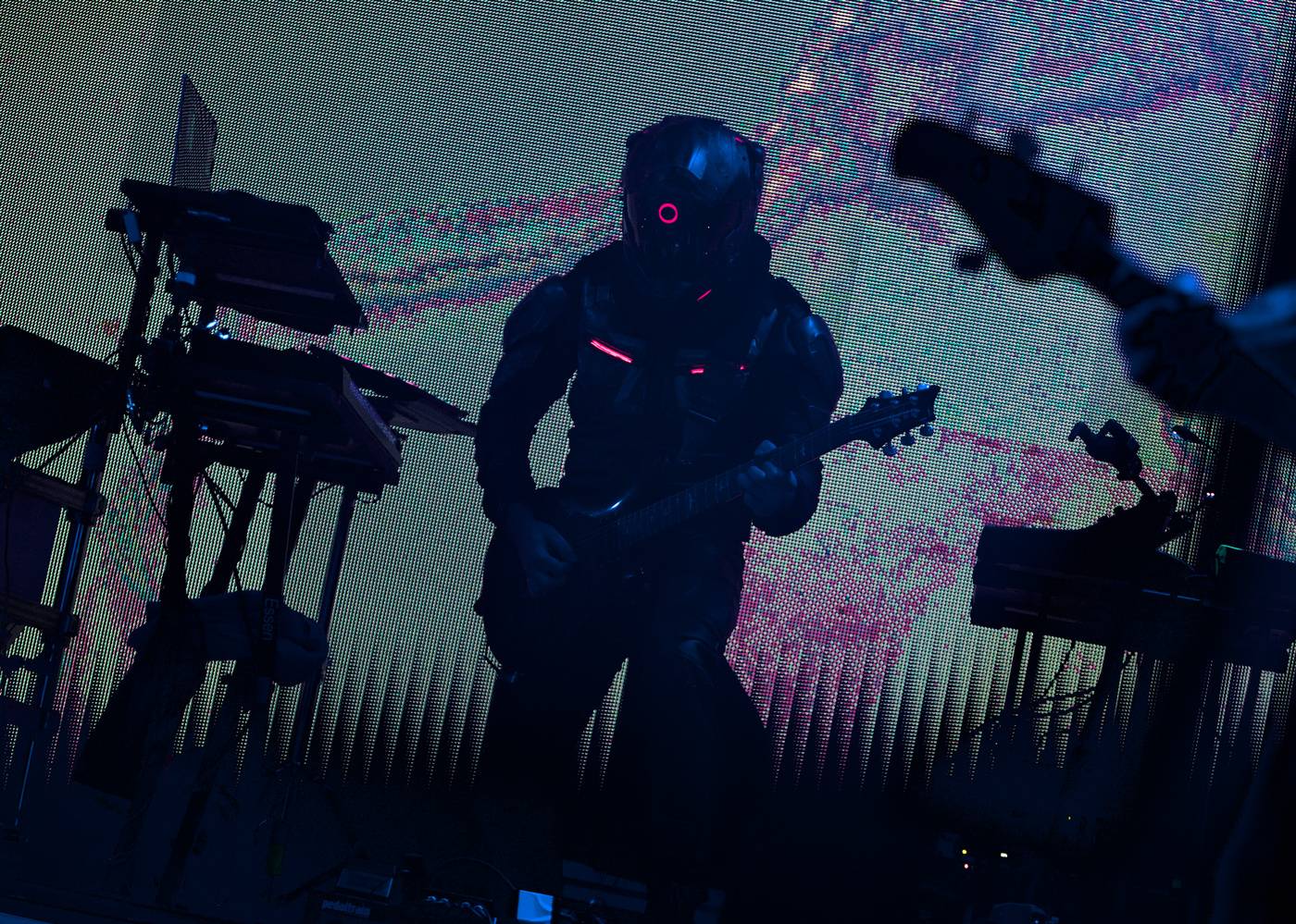 Futuristické kostýmy i strhující vizuální show. Starset se po roce vrátili do Prahy