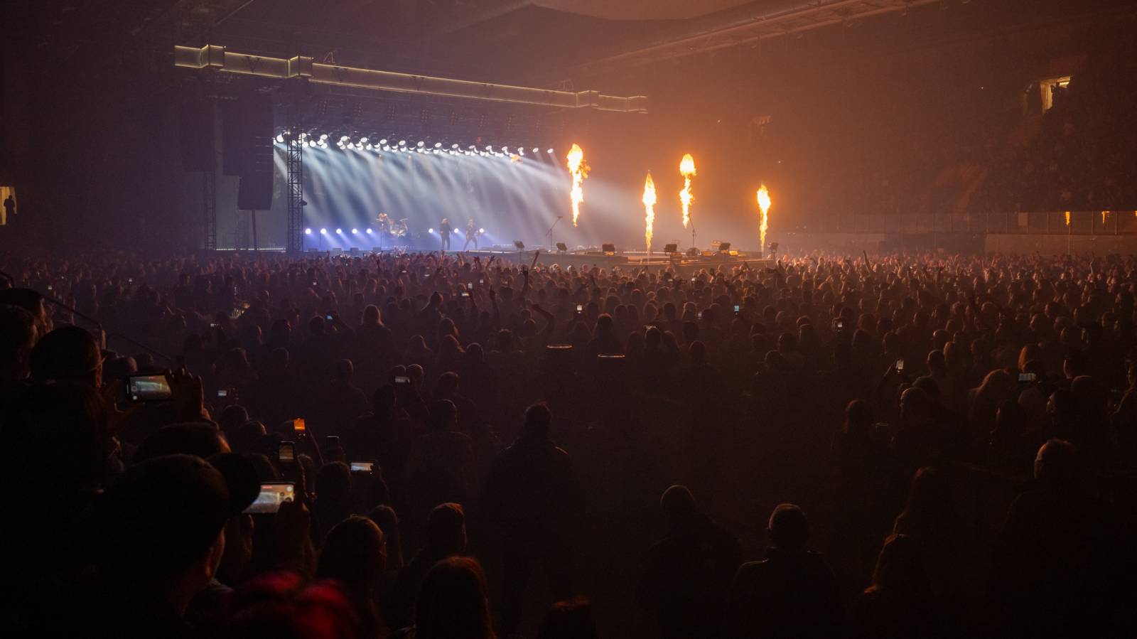 Kabát oslavil 35 let na scéně i v Ústí nad Labem, zpíval s ním celý stadion