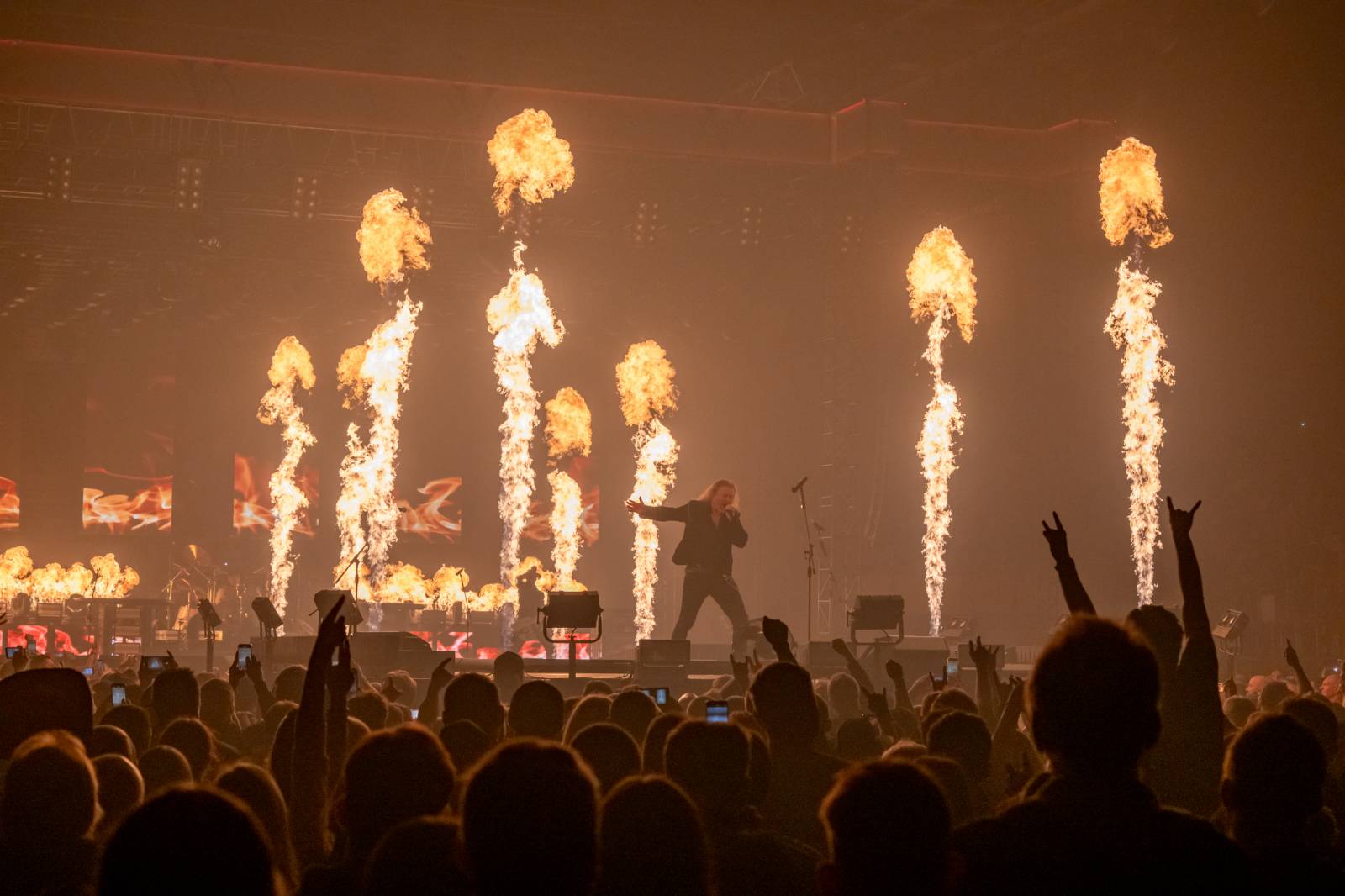 Kabát oslavil 35 let na scéně i v Ústí nad Labem, zpíval s ním celý stadion