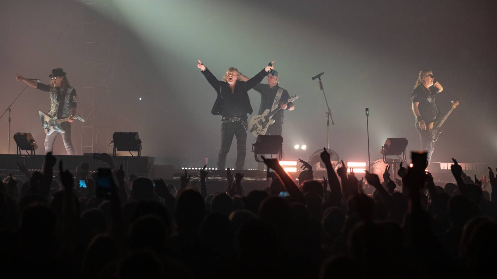 Kabát oslavil 35 let na scéně i v Ústí nad Labem, zpíval s ním celý stadion