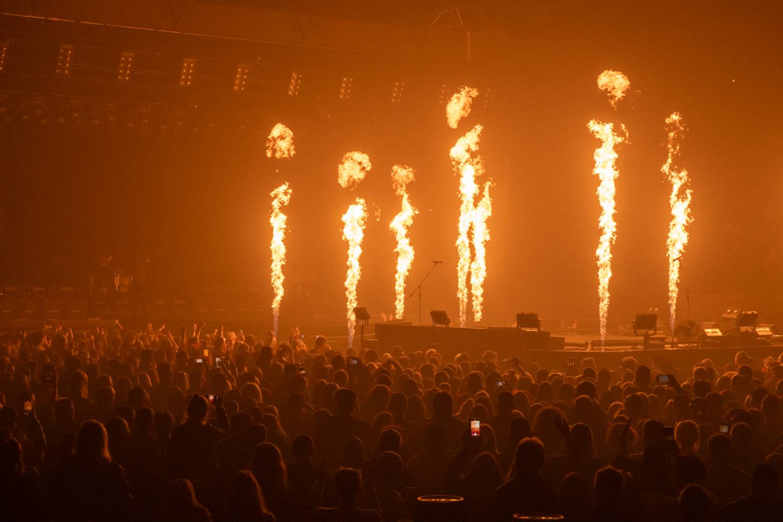 Kabát oslavil 35 let na scéně i v Ústí nad Labem, zpíval s ním celý stadion