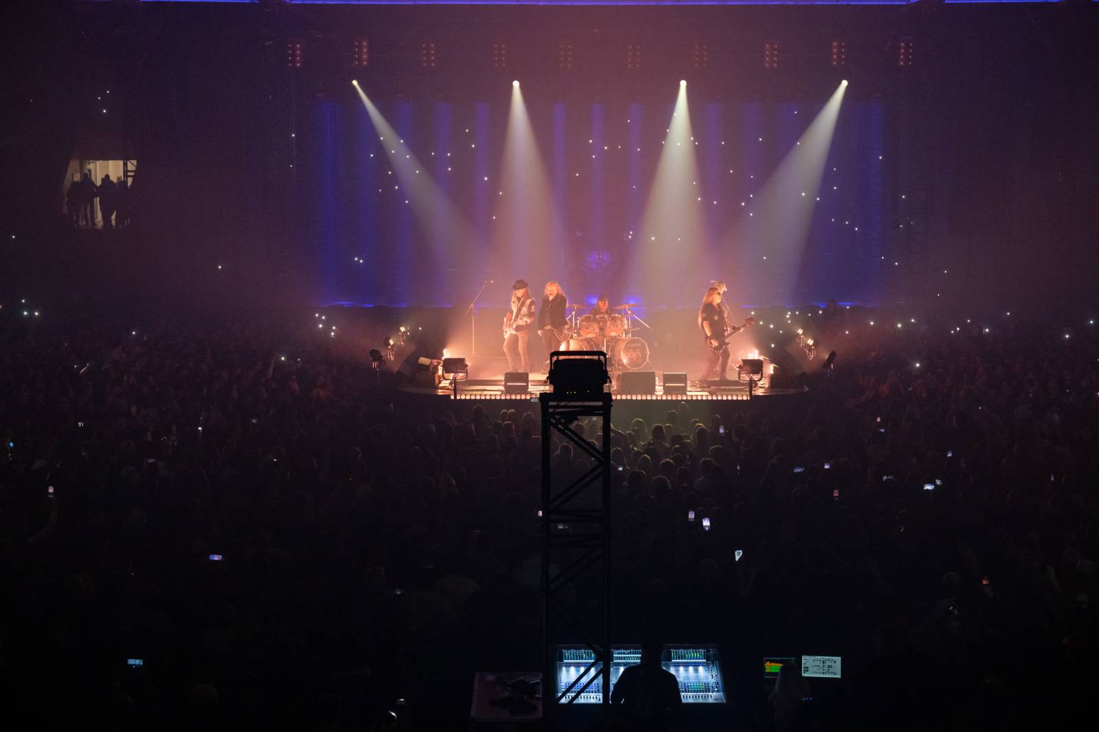 Kabát oslavil 35 let na scéně i v Ústí nad Labem, zpíval s ním celý stadion