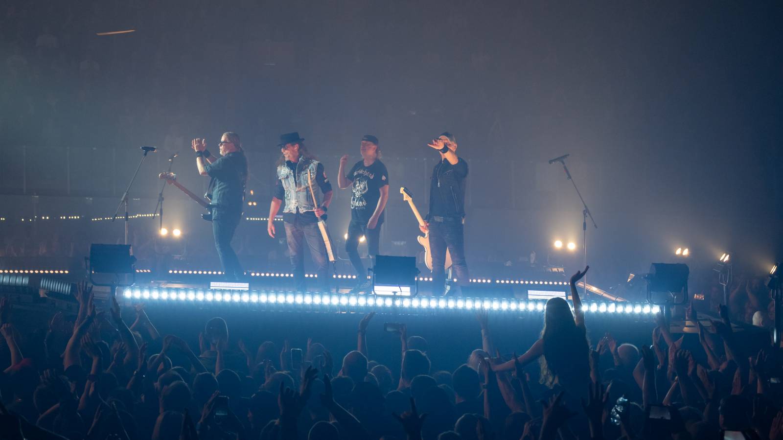 Kabát oslavil 35 let na scéně i v Ústí nad Labem, zpíval s ním celý stadion