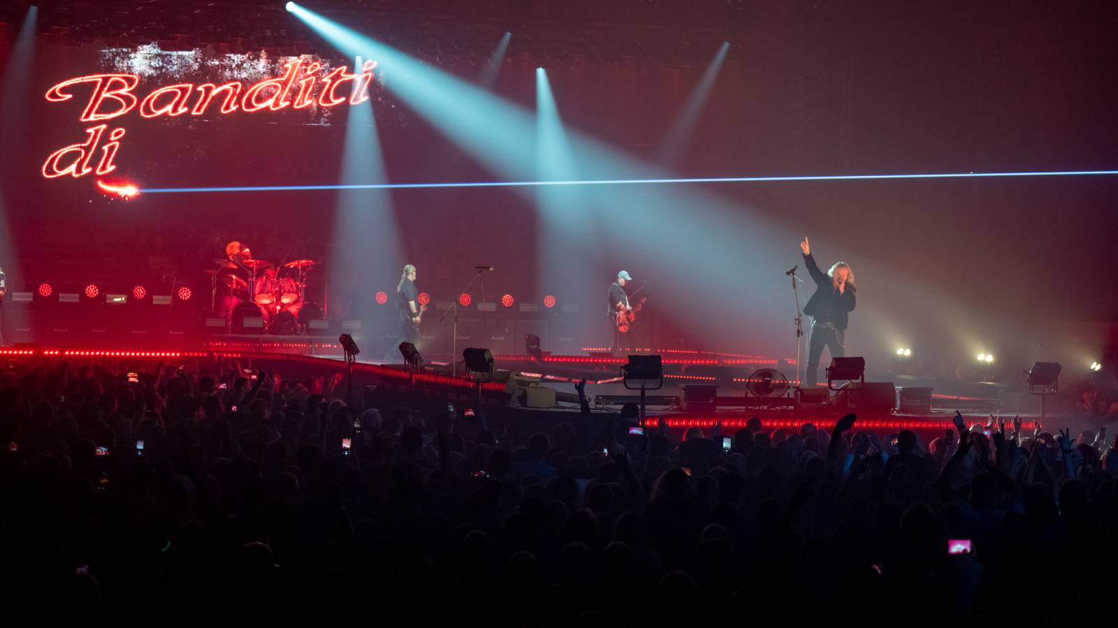 Kabát oslavil 35 let na scéně i v Ústí nad Labem, zpíval s ním celý stadion