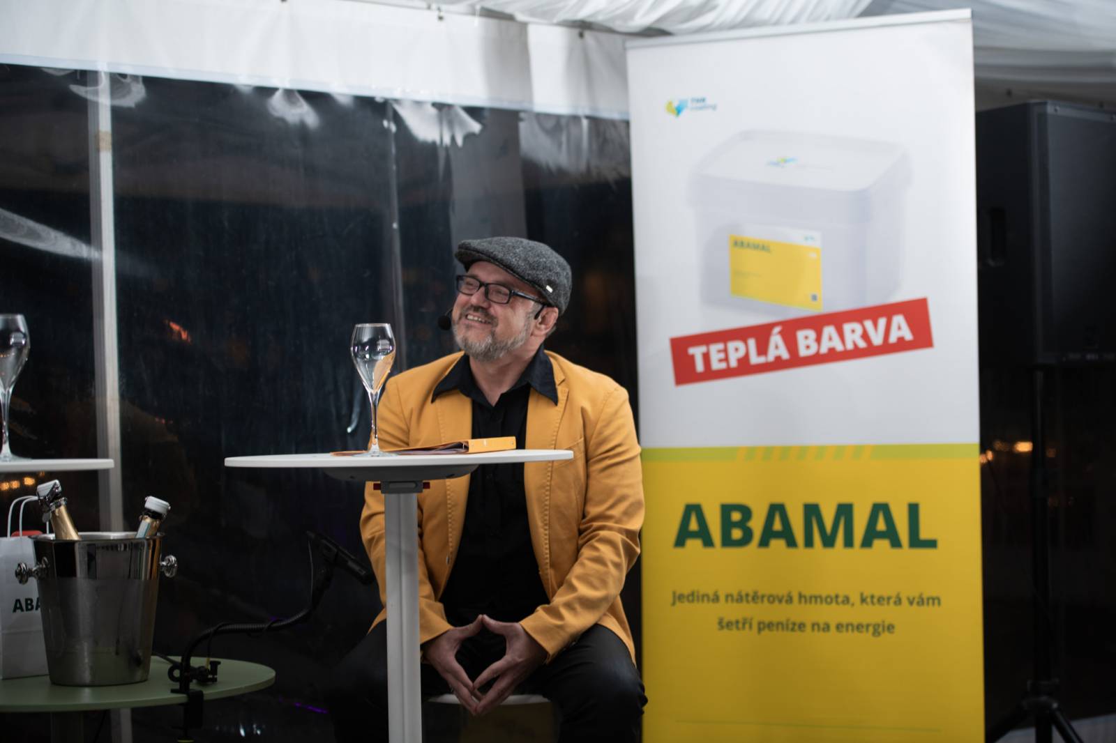 Talkshow U Aleše na střeše poprvé naživo. Publikum bavili Michael Kocáb s dcerou Natálií, Marie Rottrová, Debbi i Ondřej Ruml