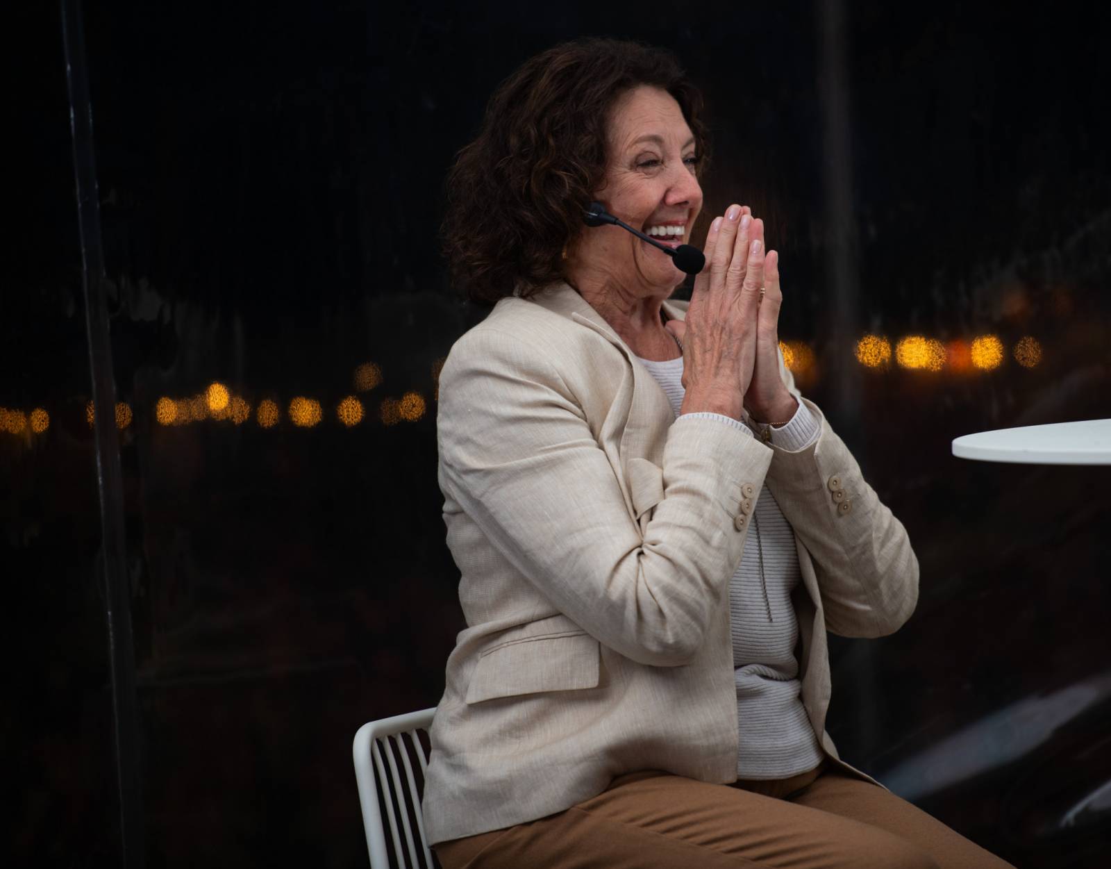 Talkshow U Aleše na střeše poprvé naživo. Publikum bavili Michael Kocáb s dcerou Natálií, Marie Rottrová, Debbi i Ondřej Ruml