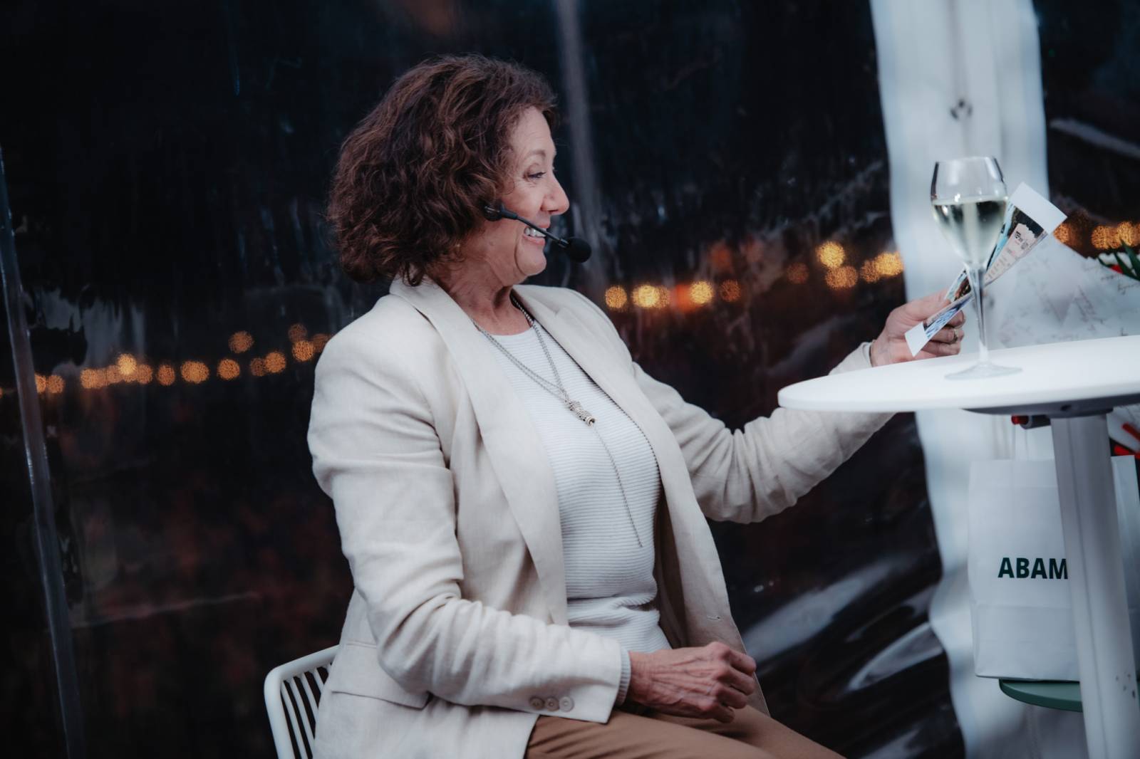 Talkshow U Aleše na střeše poprvé naživo. Publikum bavili Michael Kocáb s dcerou Natálií, Marie Rottrová, Debbi i Ondřej Ruml