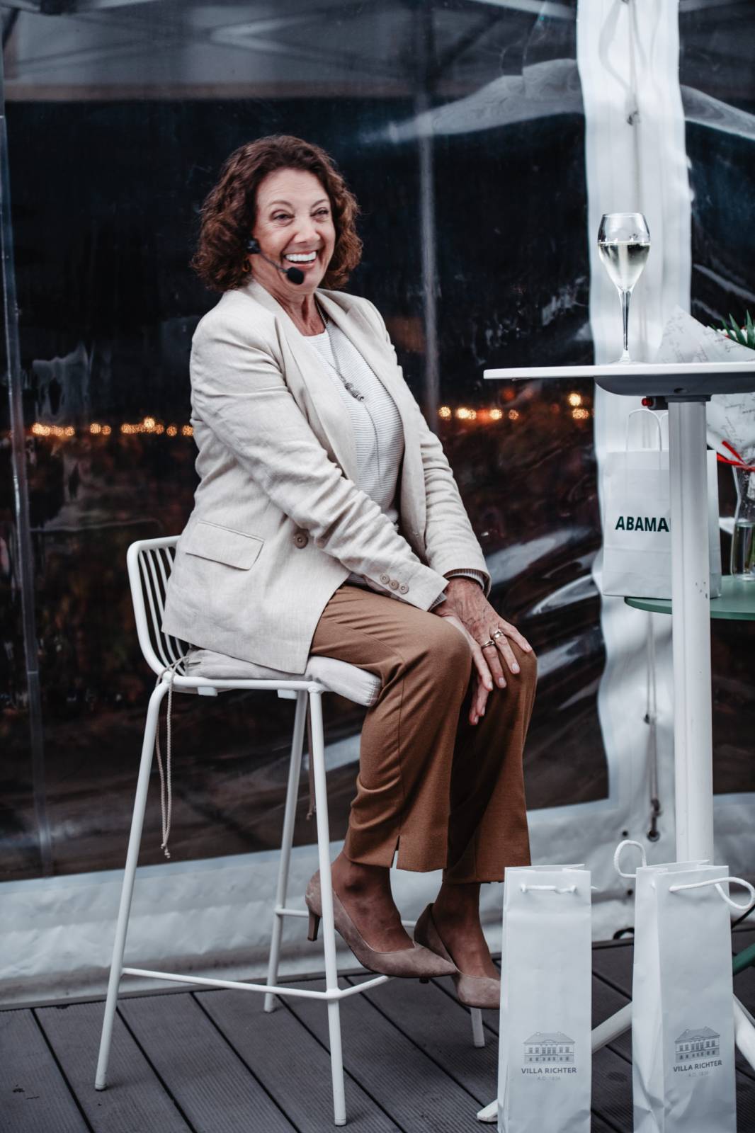 Talkshow U Aleše na střeše poprvé naživo. Publikum bavili Michael Kocáb s dcerou Natálií, Marie Rottrová, Debbi i Ondřej Ruml