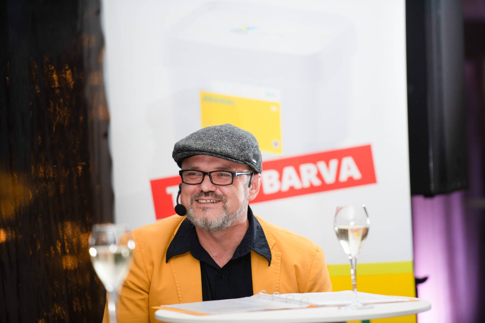 Talkshow U Aleše na střeše poprvé naživo. Publikum bavili Michael Kocáb s dcerou Natálií, Marie Rottrová, Debbi i Ondřej Ruml