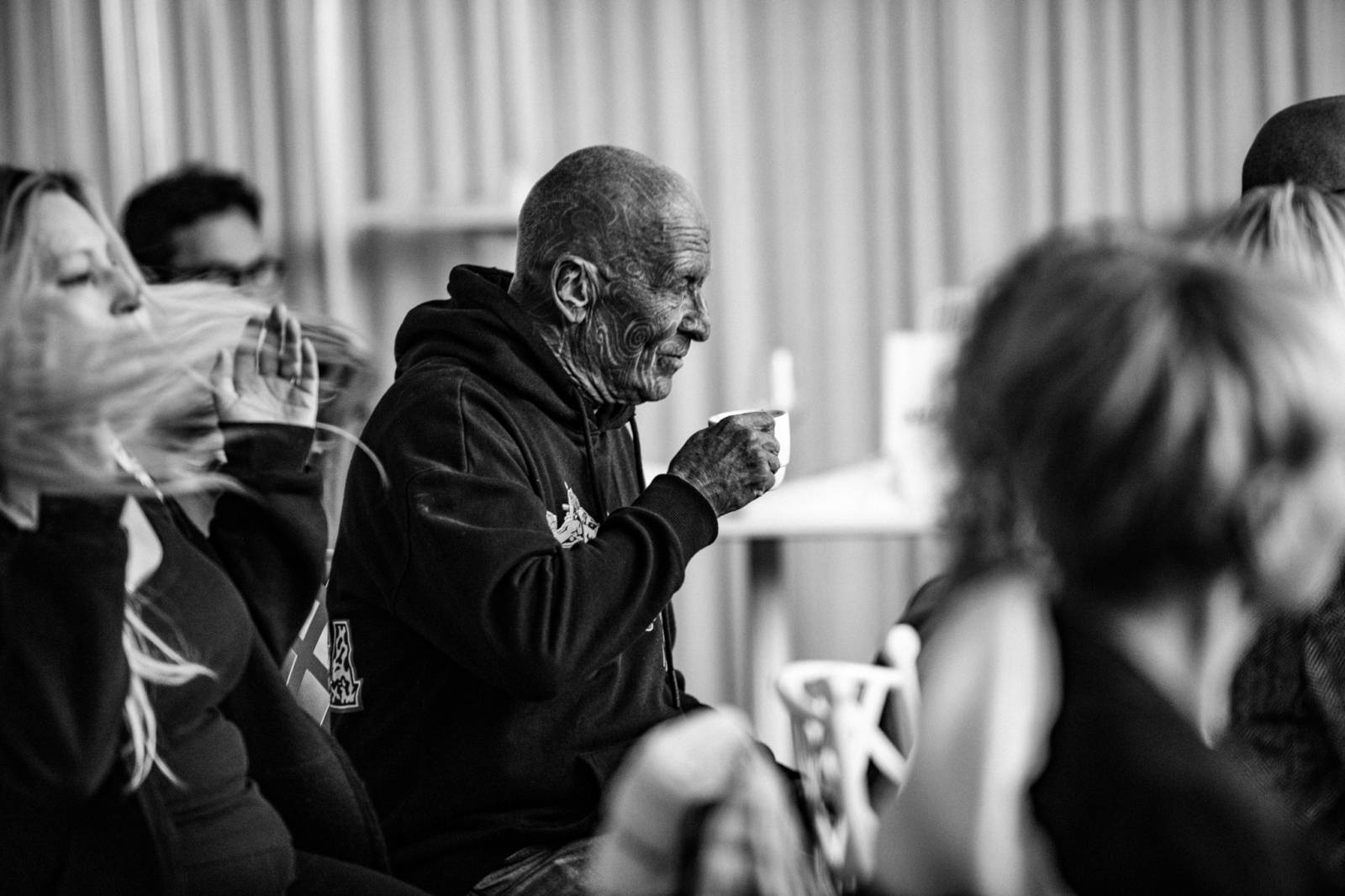 Talkshow U Aleše na střeše poprvé naživo. Publikum bavili Michael Kocáb s dcerou Natálií, Marie Rottrová, Debbi i Ondřej Ruml