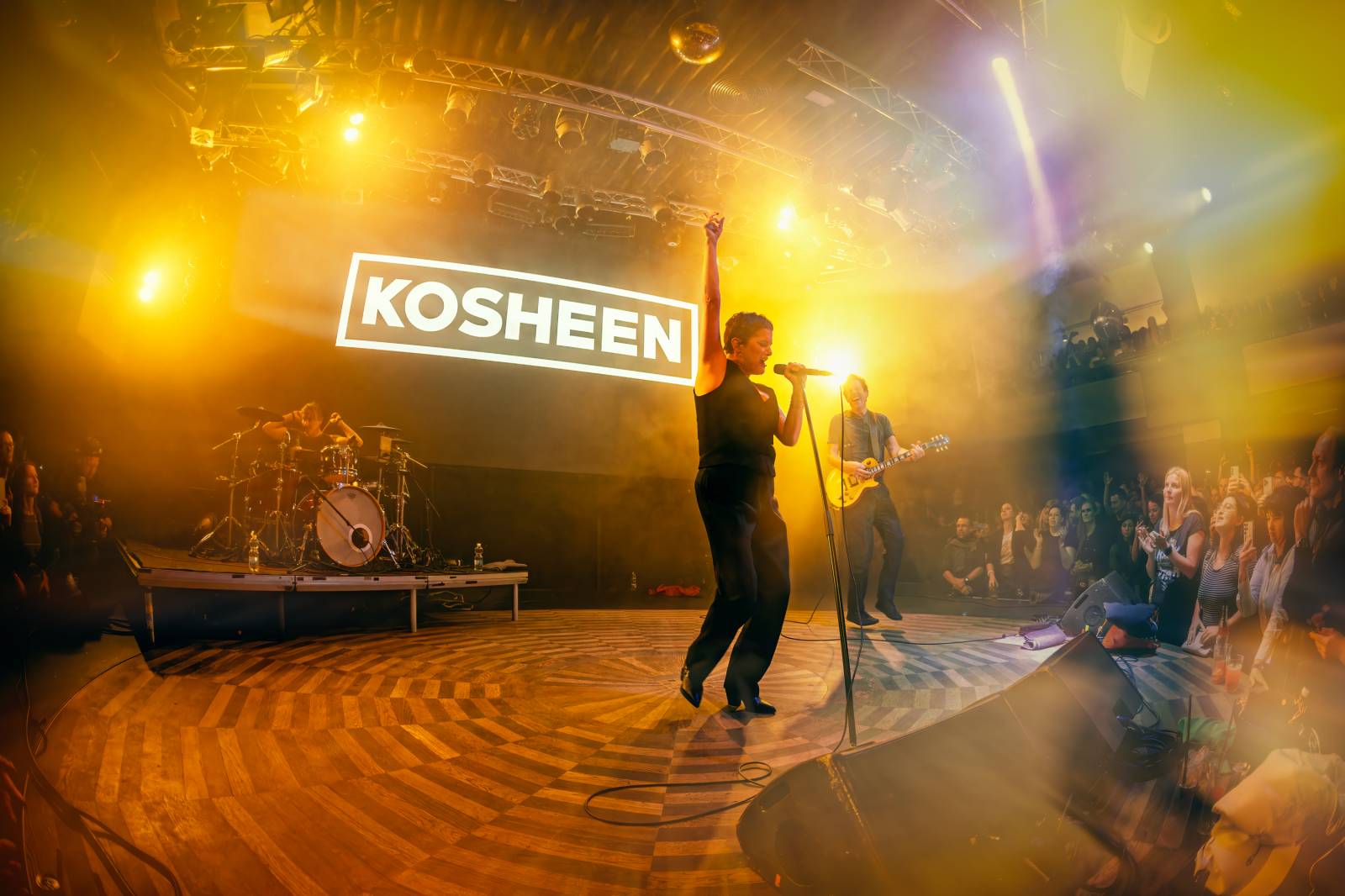 Kosheen v čele se Sian Evans odstartovali v Praze oslavy 25 let na scéně