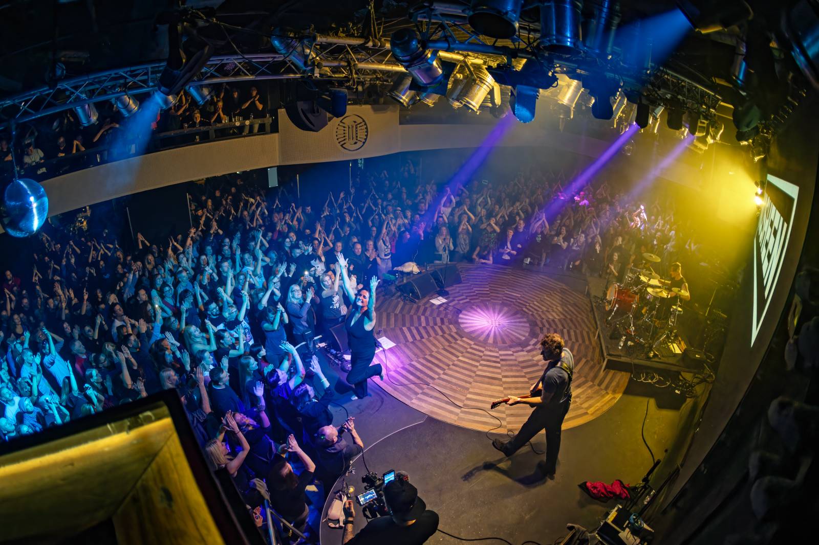 Kosheen v čele se Sian Evans odstartovali v Praze oslavy 25 let na scéně