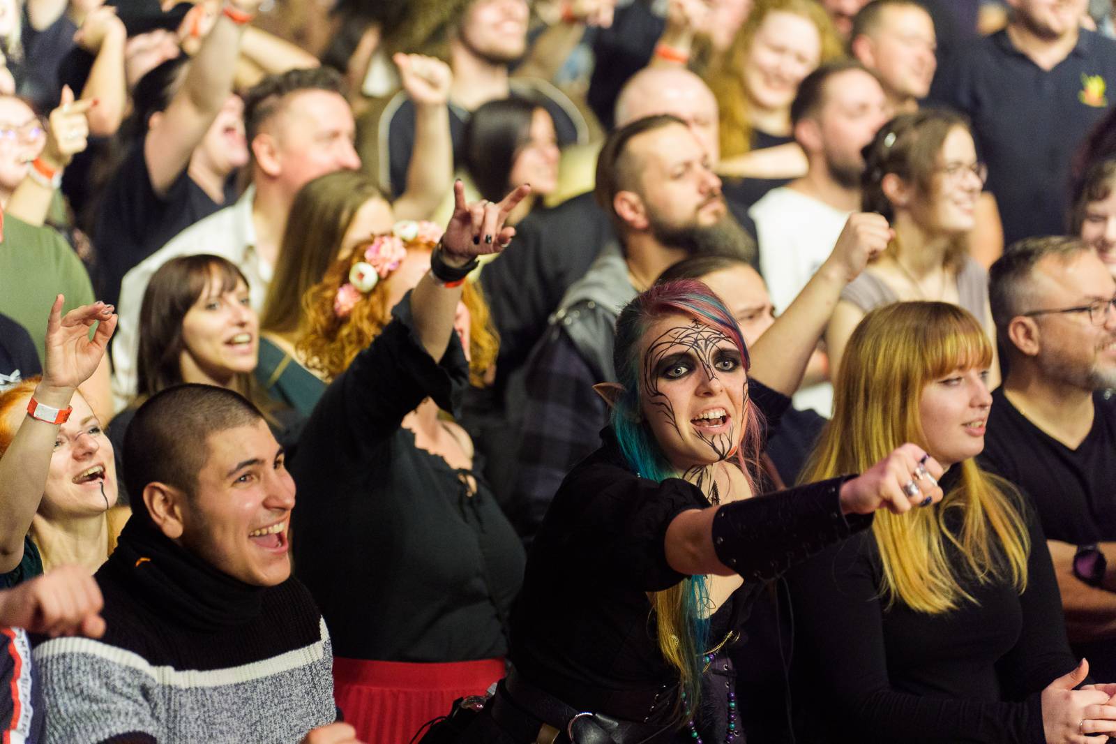 Deloraine na svém turné navštívili i Plzeň, doprovodila je polská Žniwa