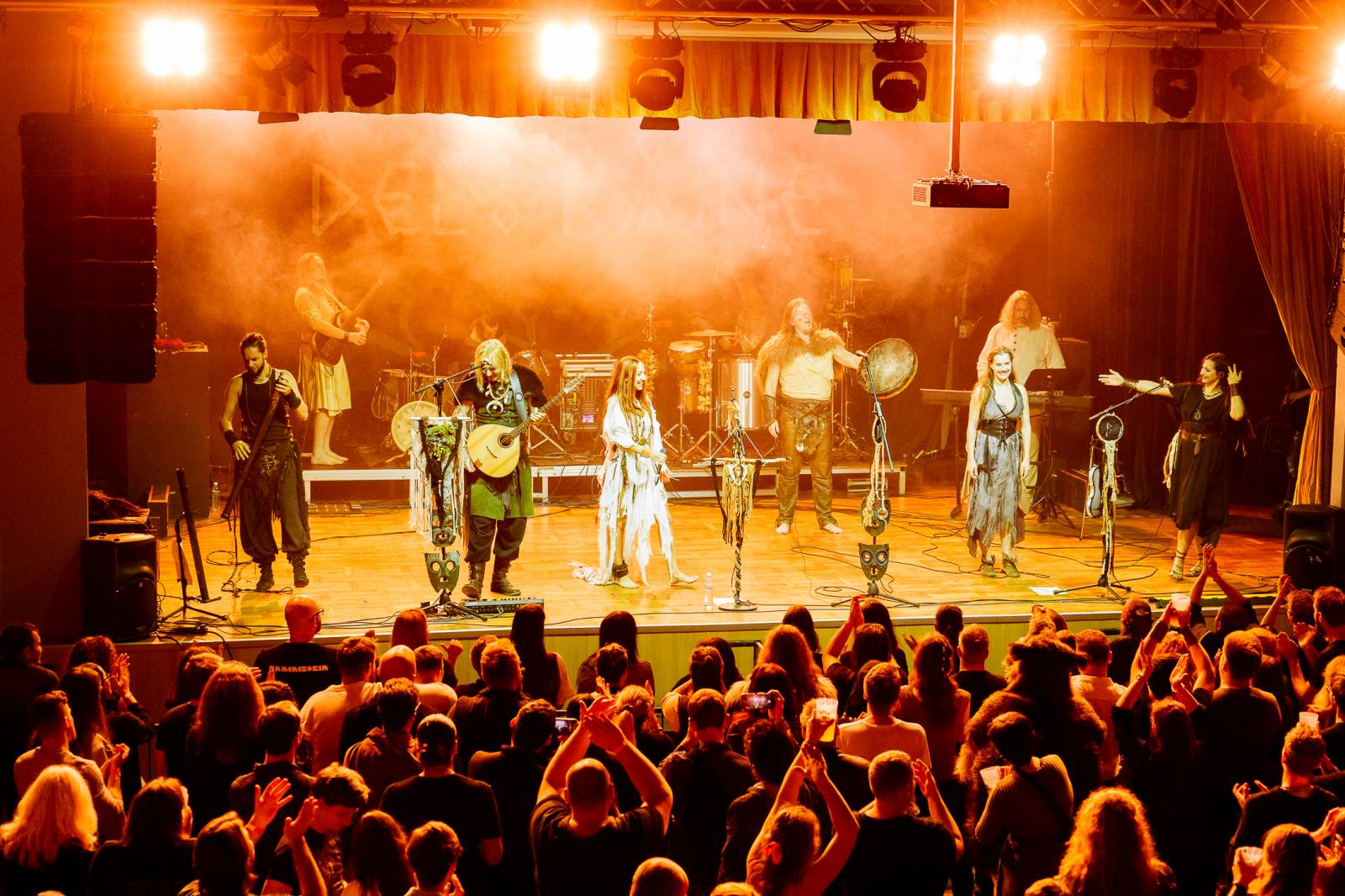 Deloraine na svém turné navštívili i Plzeň, doprovodila je polská Žniwa