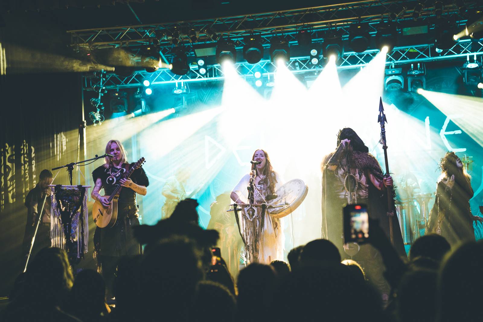 Deloraine na svém turné navštívili i Plzeň, doprovodila je polská Žniwa