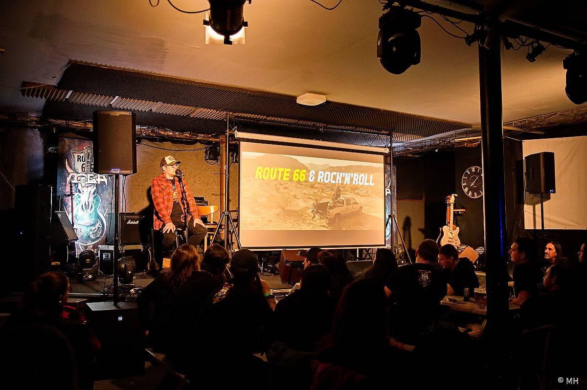 Doga trochu jinak. Unplugged koncertu v Plzni předcházelo promítaní jejího dokumentu Route 66 & Rock 'n' Roll