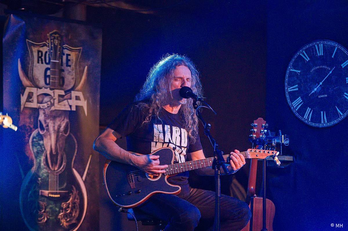 Doga trochu jinak. Unplugged koncertu v Plzni předcházelo promítaní jejího dokumentu Route 66 & Rock 'n' Roll