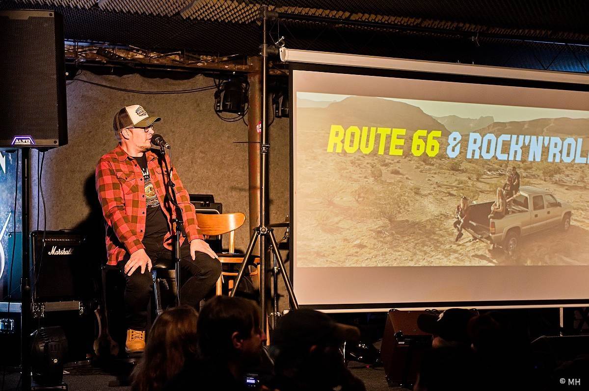Doga trochu jinak. Unplugged koncertu v Plzni předcházelo promítaní jejího dokumentu Route 66 & Rock 'n' Roll