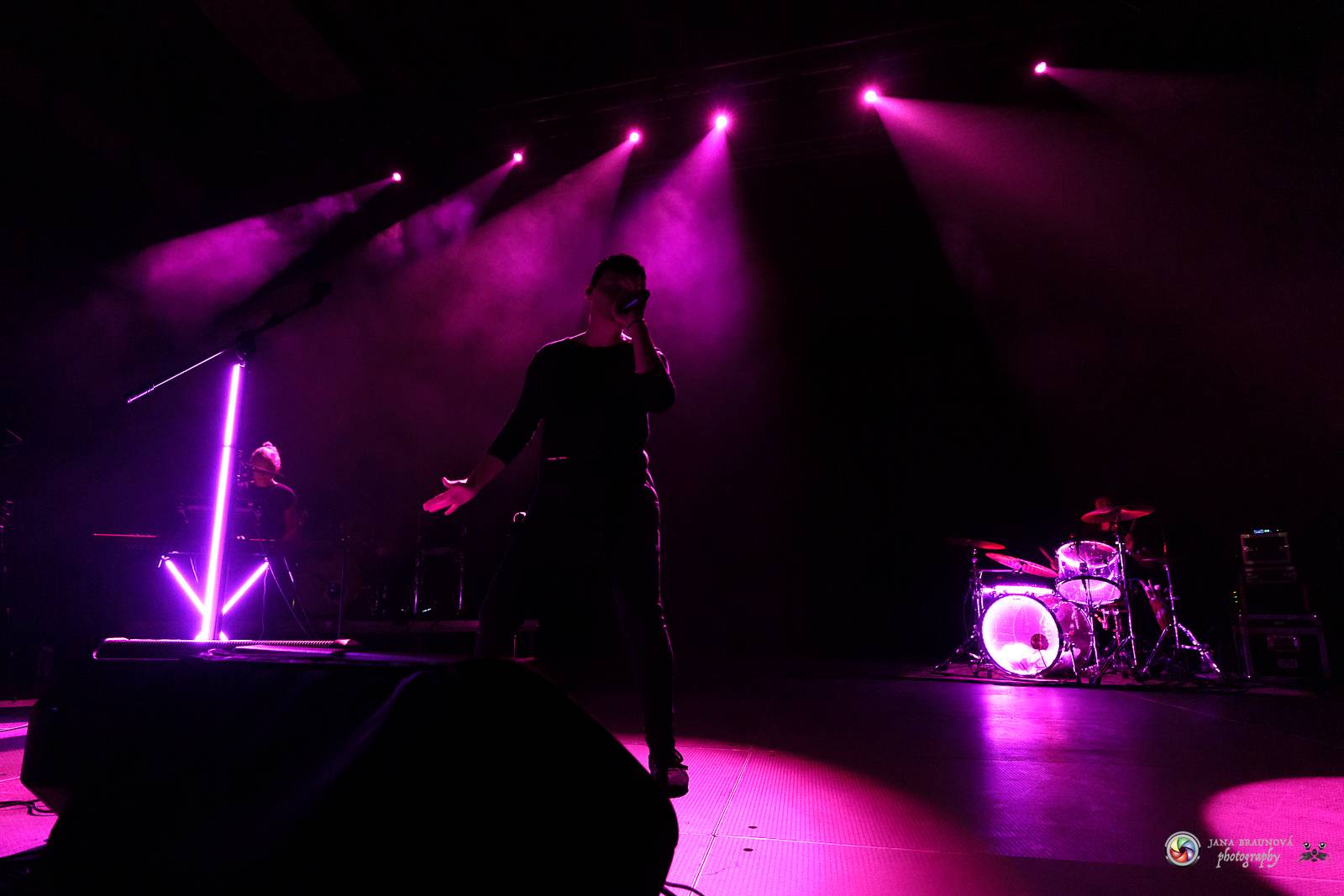 Britští Kosheen přivezli do Plzně energií nabitou show