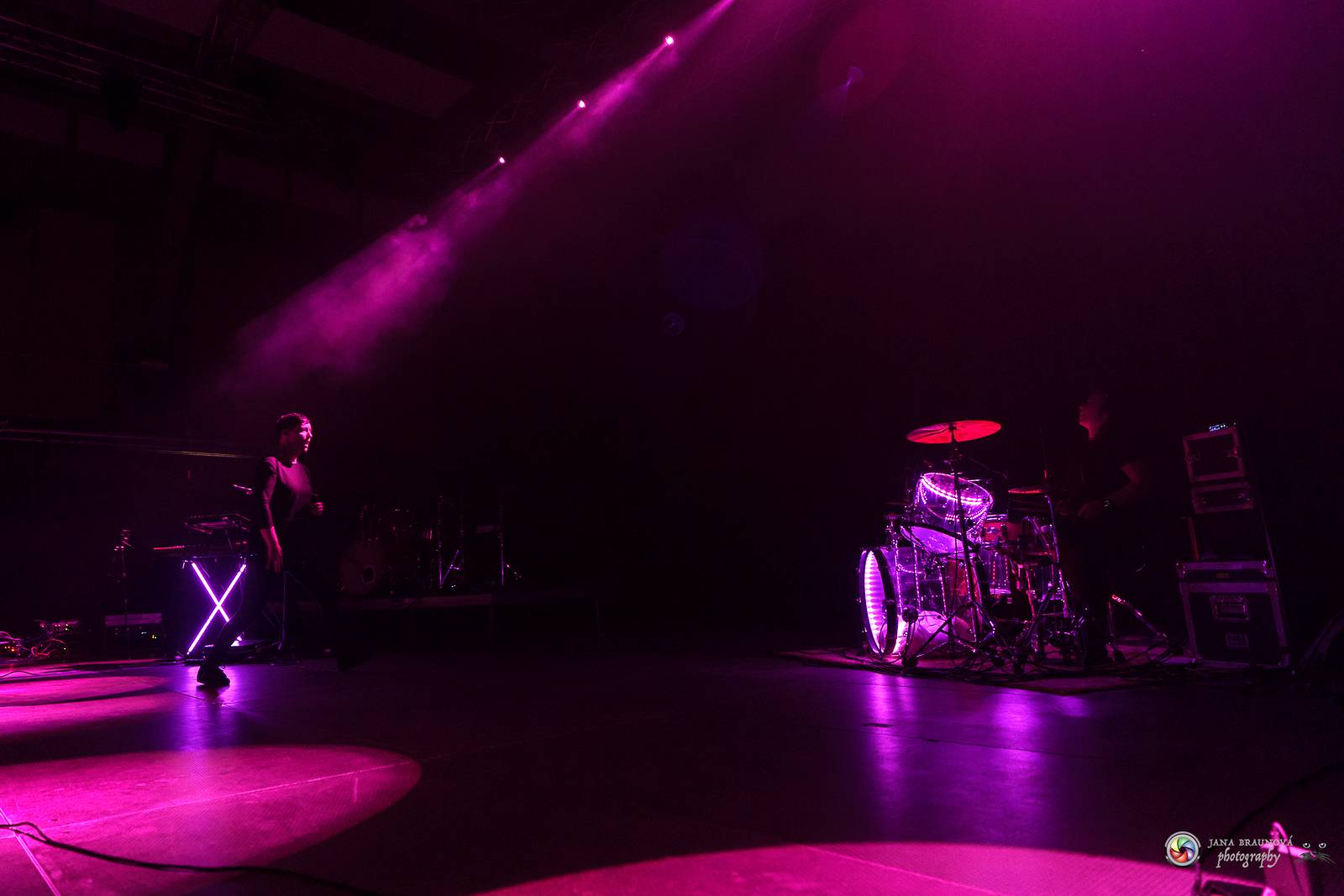 Britští Kosheen přivezli do Plzně energií nabitou show